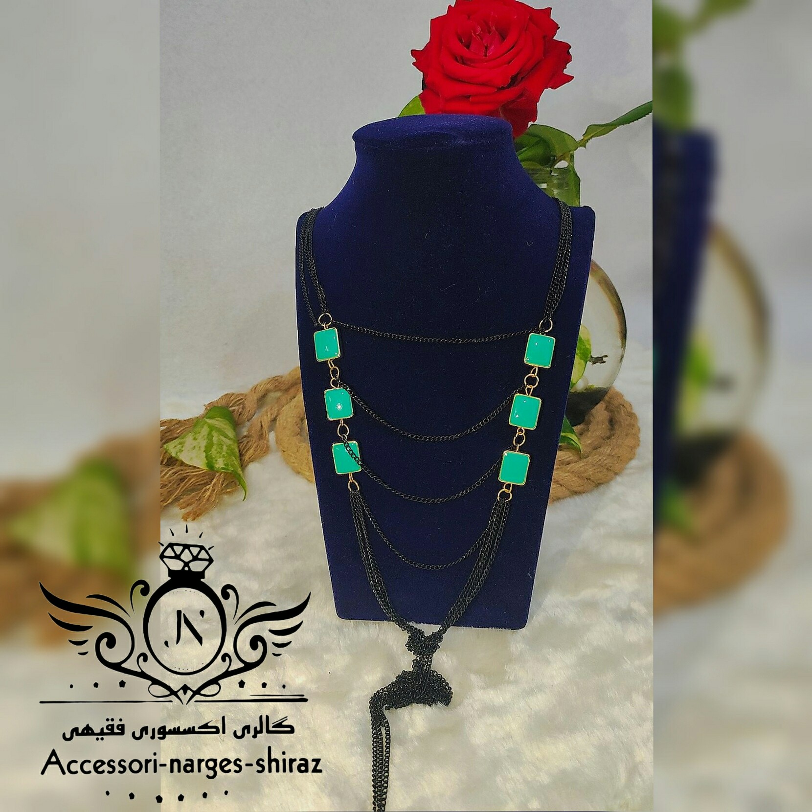گردنبند رو مانتویی لباسی رنگ ثابت  طرح زنجیر و فیروزه ای 