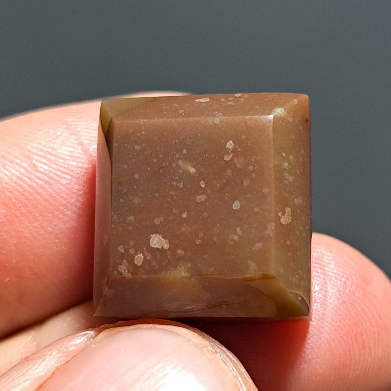 نگین زیبای سنگ خون یا حجرالدم صد در صد طبیعی اصل تراش دست  فست 