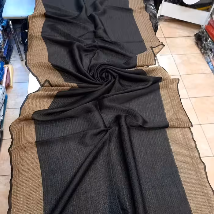 شال مشکی حاشیه کرم  قواره 80 در2متر  تک رنگ مطابق عکس  جنس نخ عالی