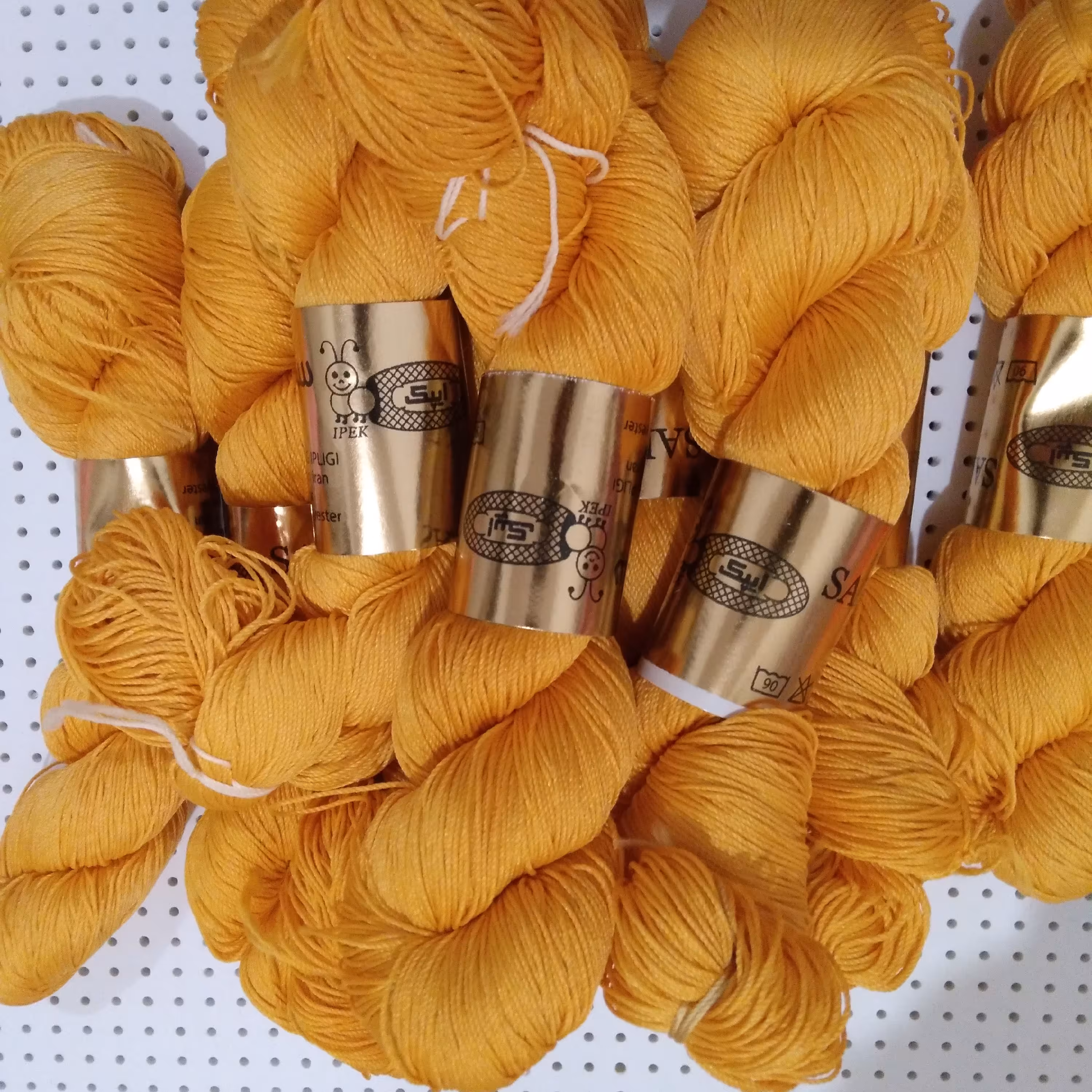 مرسریزه رنگ زرد موزی 100گرم متراژ بالای 300متر قیمت هر عدد 