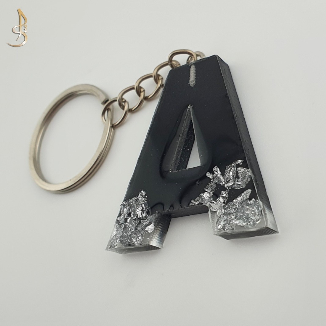جاکلیدی رزینی حروف انگلیسی حرف A مشکی و ورق نقره ای کد 004