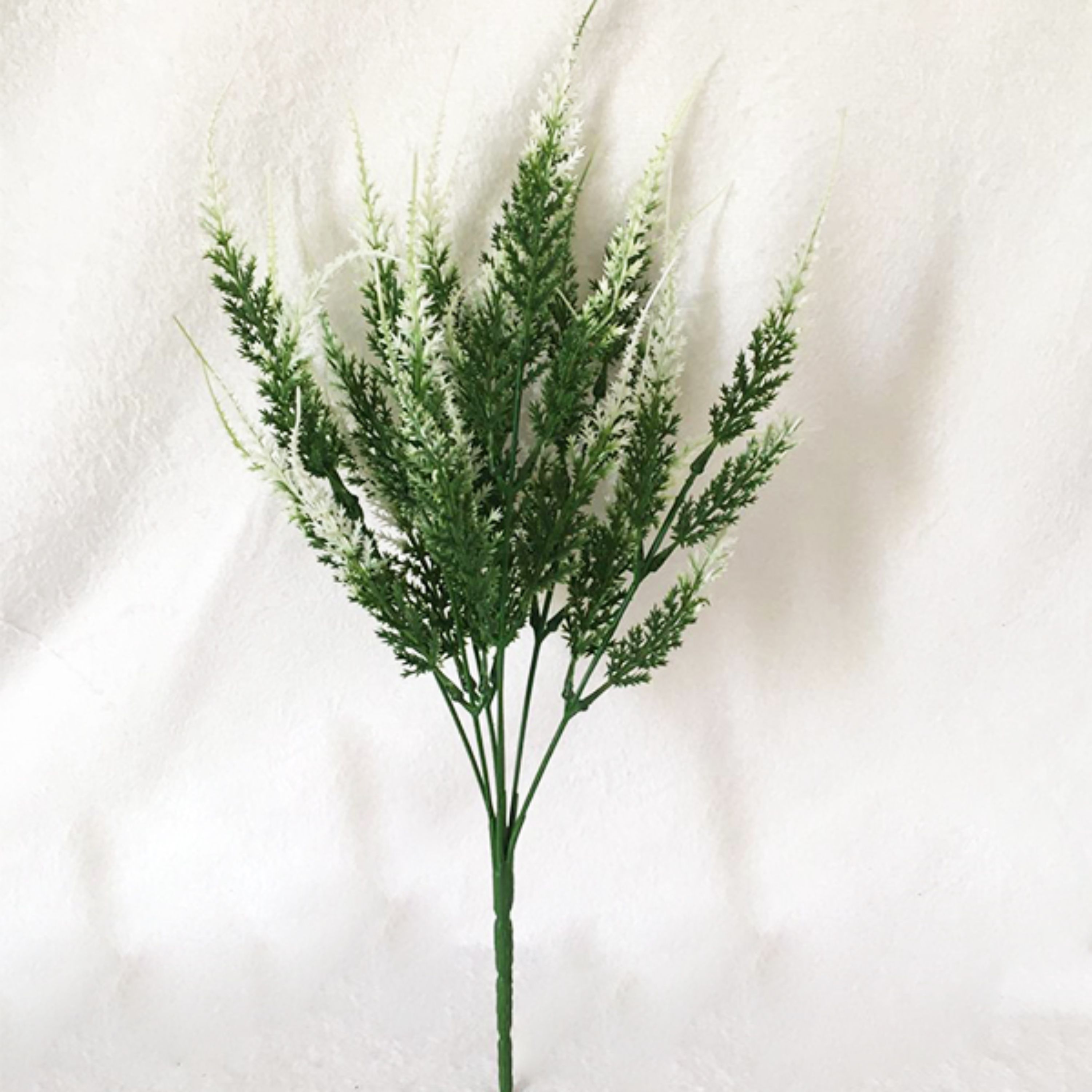 دسته گل مصنوعی مدل سرو رنگ سفید ارتفاع 38 سانتی متر