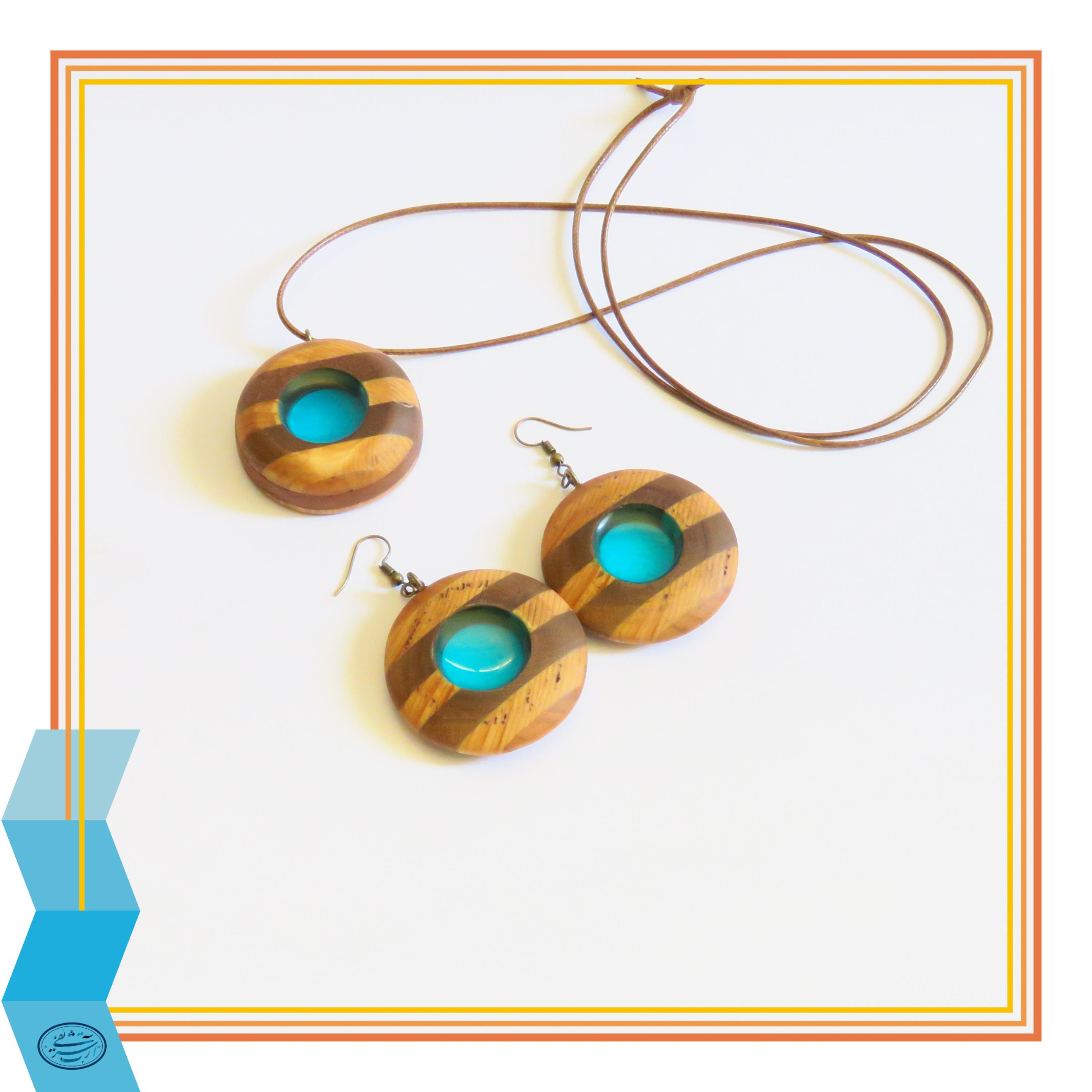 مجموعه گردن آویز و گوشواره (ترکیب چوب و رزین)