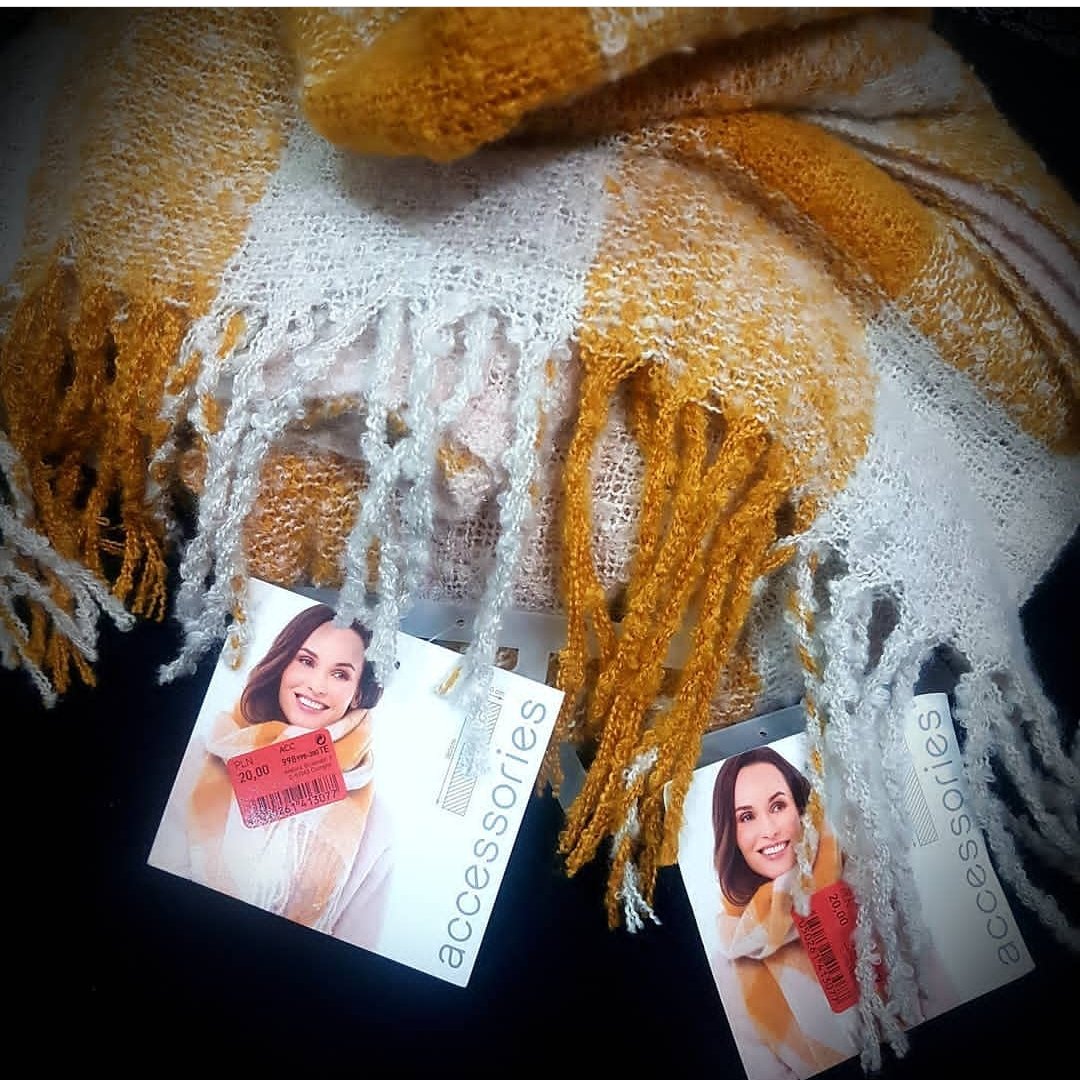 شال سر یا گردنی زرد رنگ