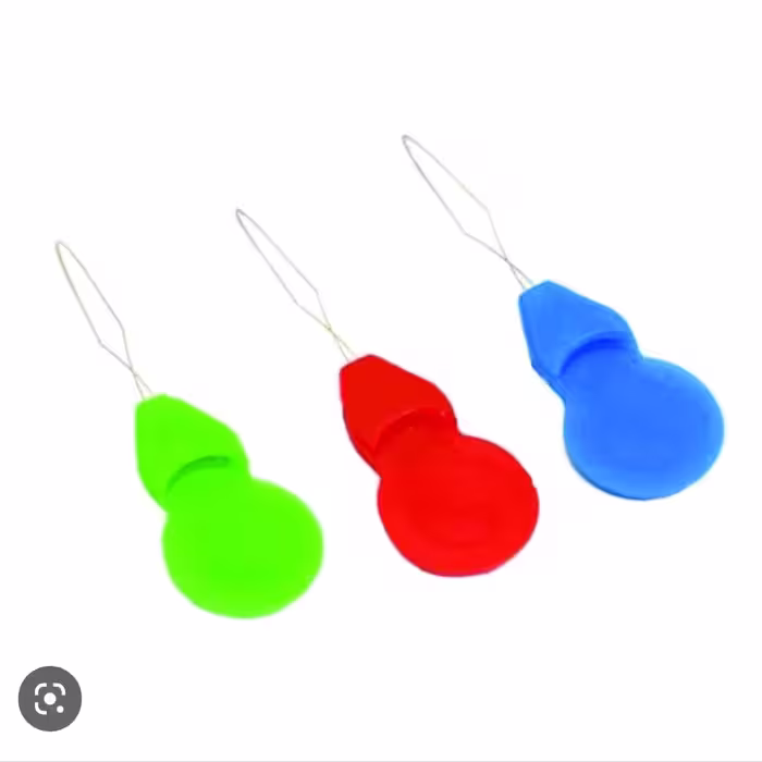 سوزن نخ کن پلاستیکی(ابعادپنج در یک ونیم)فروش دونه ای موجود در4رنگ