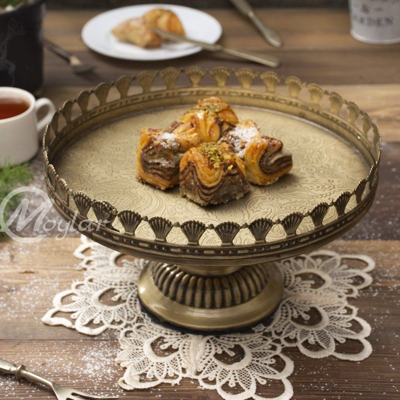 شیرینی خوری پایه دار فلزی
