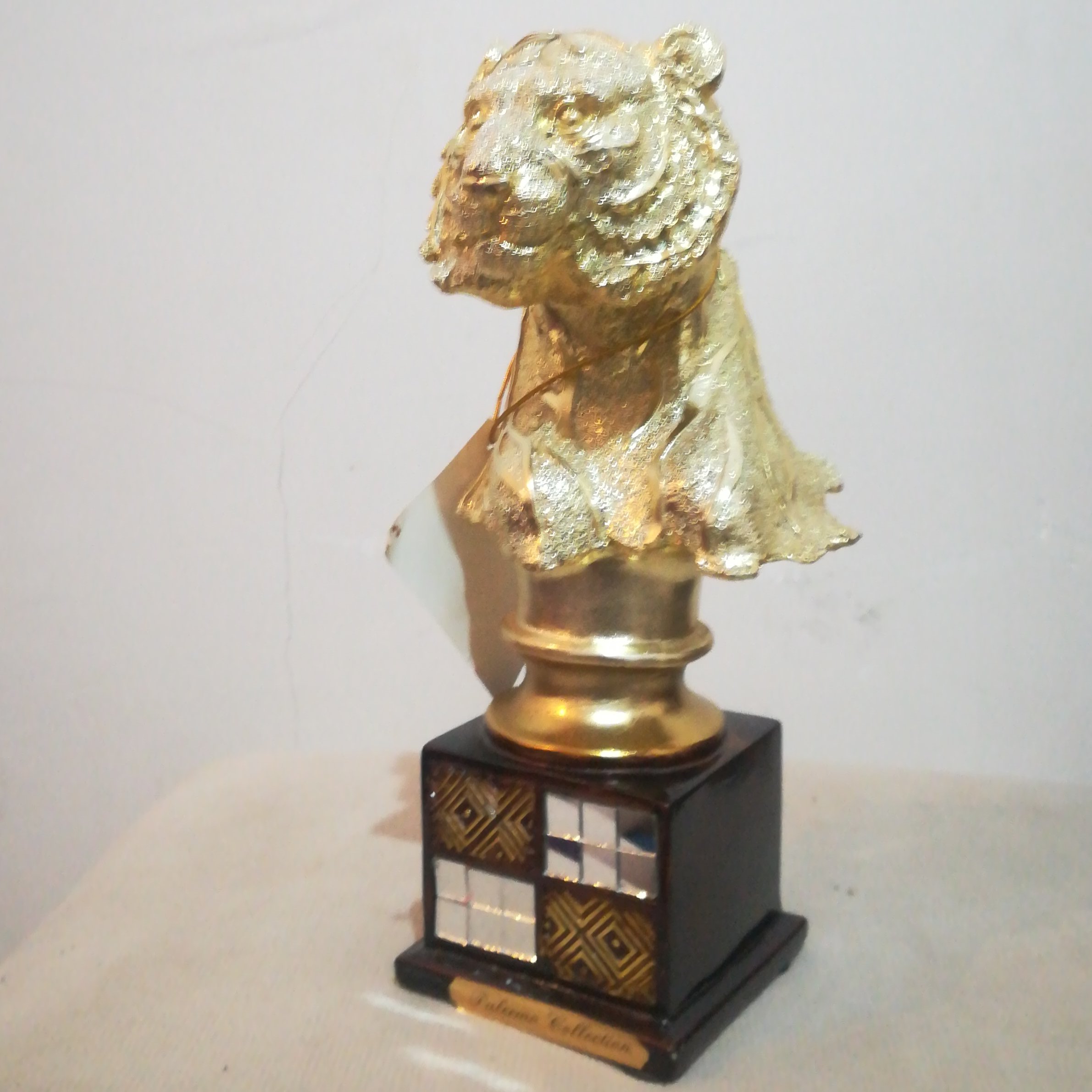 تندیس شیر طلایی