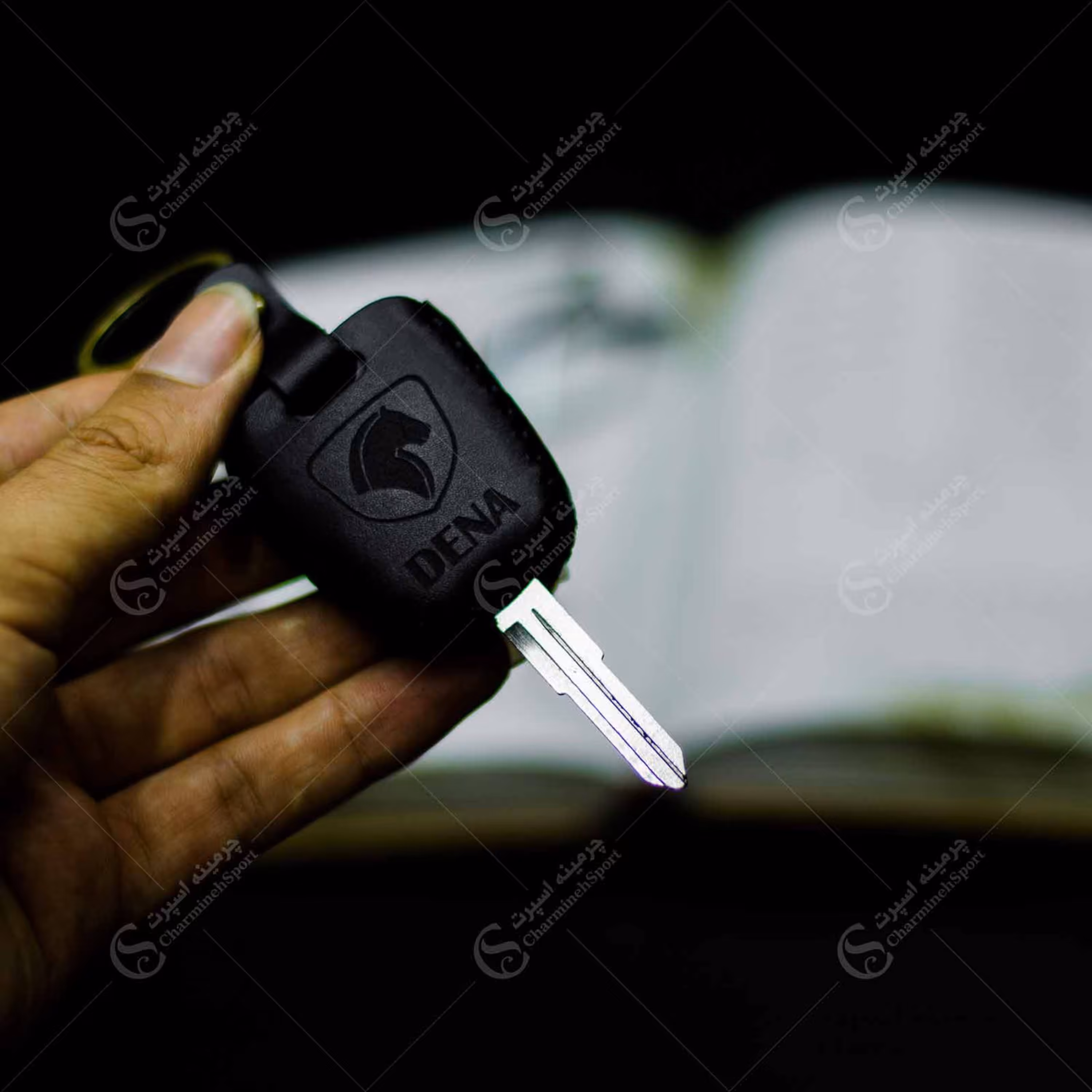 جاسوییچی چرم طبیعی گاوی مشکی مناسب دنا