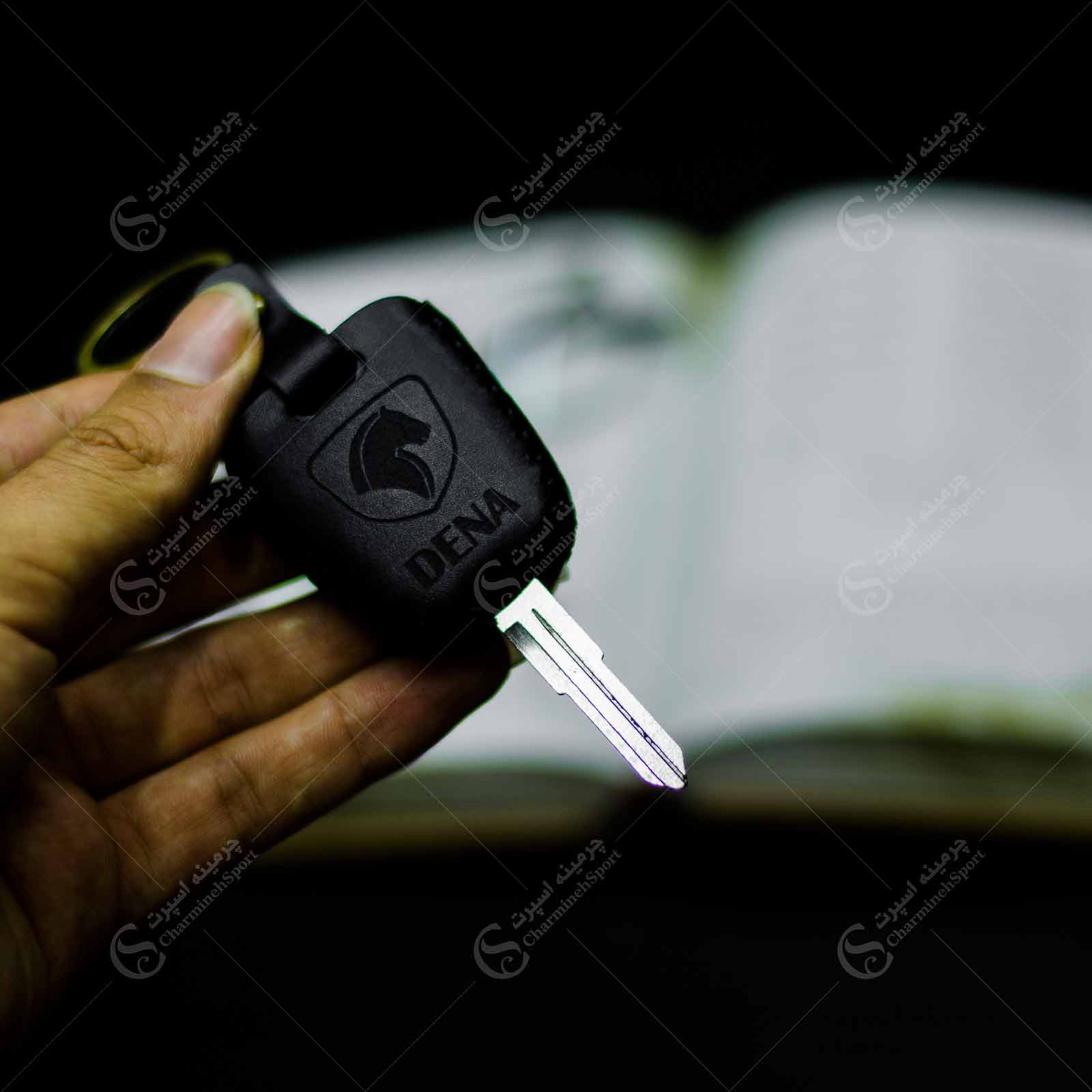 جاسوییچی چرم طبیعی گاوی مشکی مناسب دنا