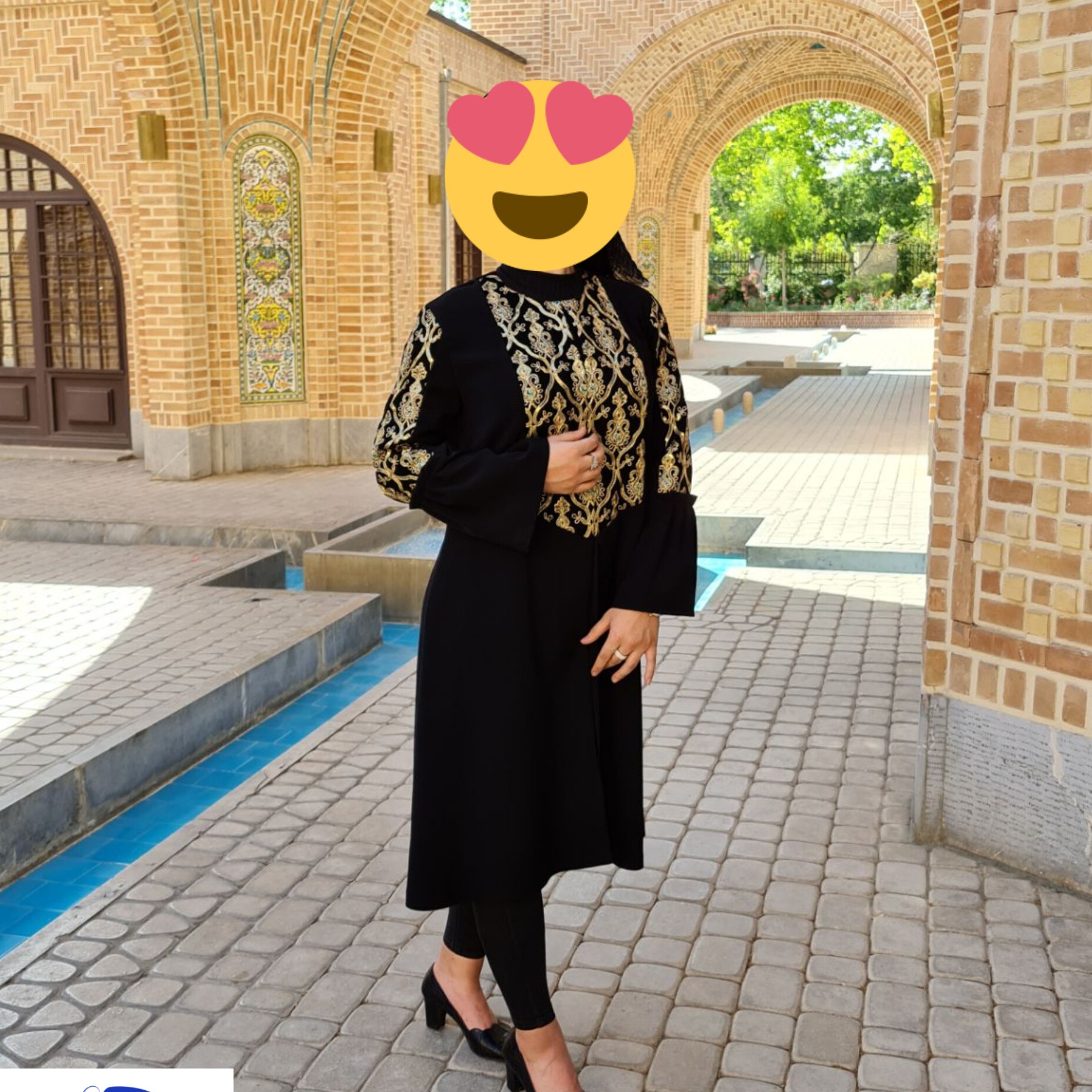 فروش ویژه مانتو مزون دوز مدل رویا خرج کار مخمل سوزن دوزی هندی با زمینه کرپ کاملا مشکی عالی