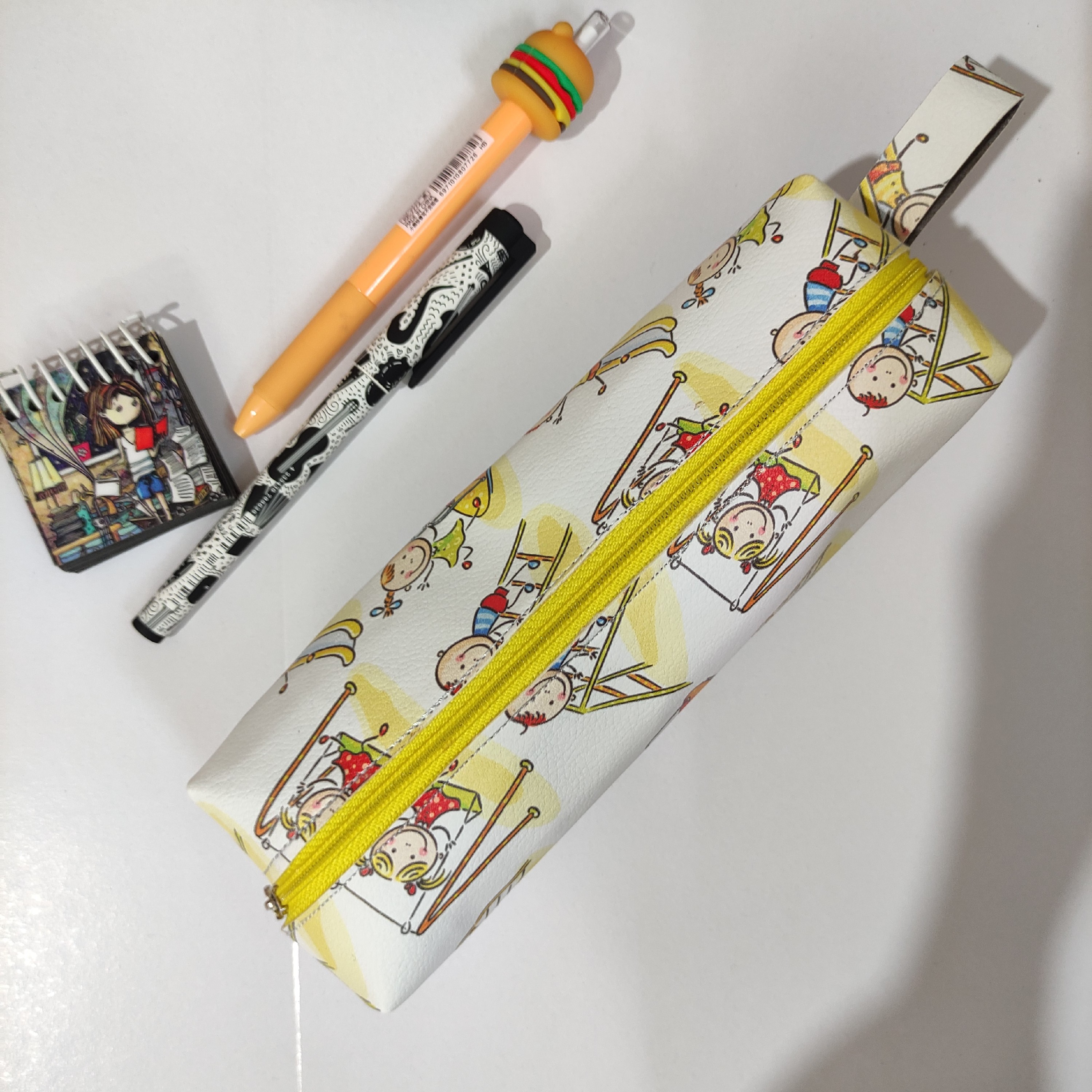 جامدادی پارچه ای دستدوز فانتزی طرح پارک بازی 