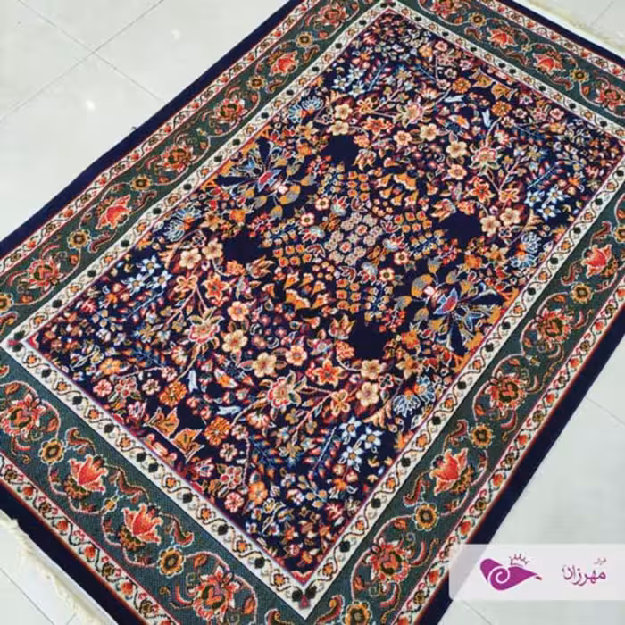 گلیم ماشینی 4 متری ( یک و نیم در دو و بیست و پنج ) طرح باغ بهشت سرمه ای