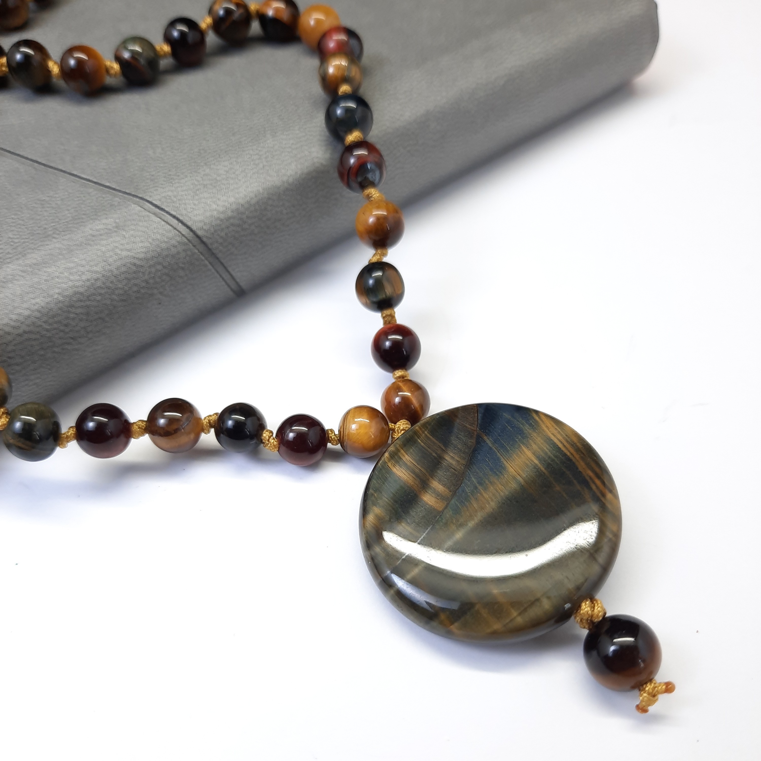 گردنبند چشم شاهین نفیس