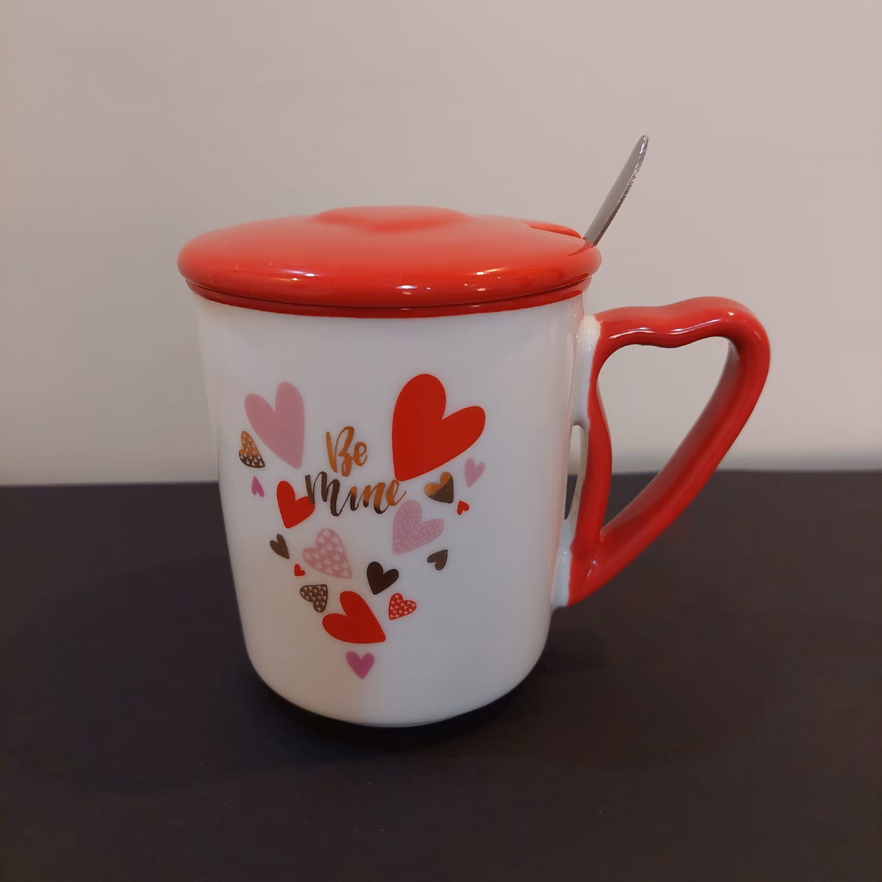 ماگ سرامیکی طرح قلب دارای درب سرامیک و قاشق استیل