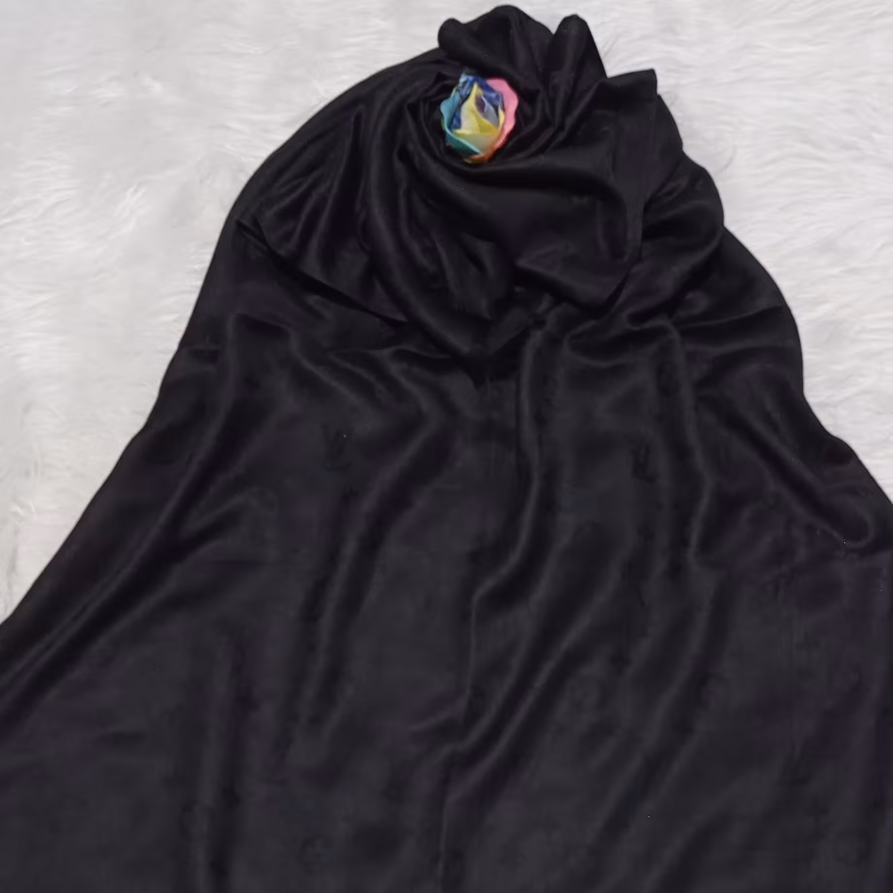 شال مشکی ژاکارد طرحLV