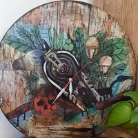 ساعت مدرن کهنه کاری شده