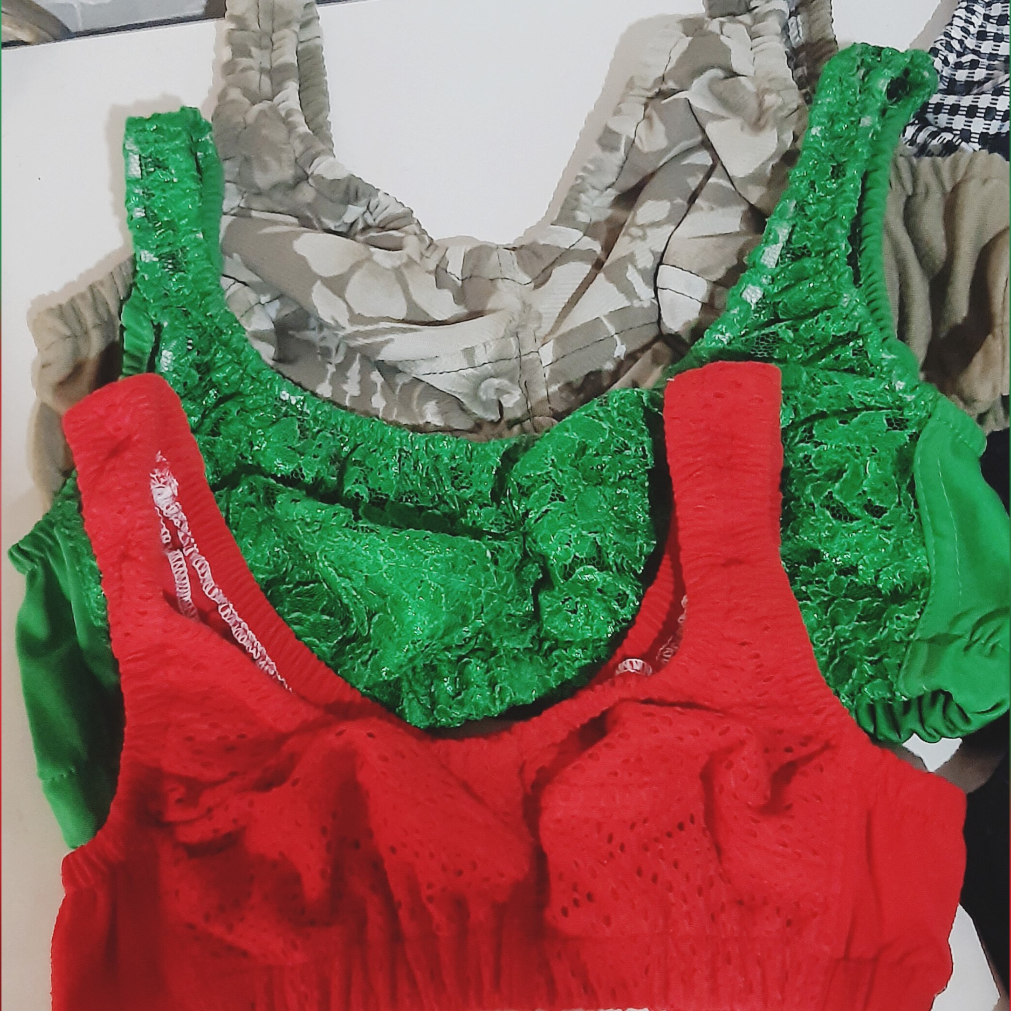 سوتین هندی تمام کش بدون قزت قفلی در سایر های 60 تا 90 در رنگ های مشکی ،زرشکی،سبز