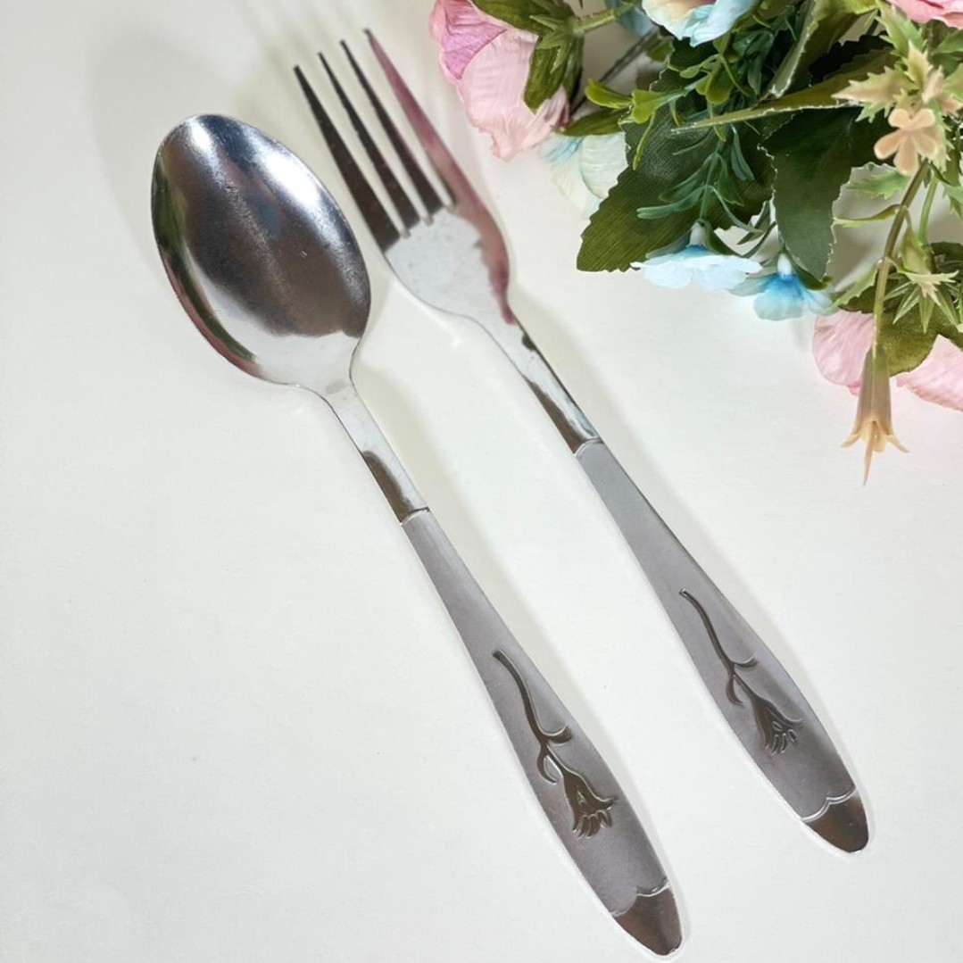 قاشق چنگال 6 نفره طرح میخک مارک یونیک شامل 6 عدد قاشق و 6 عدد چنگال 