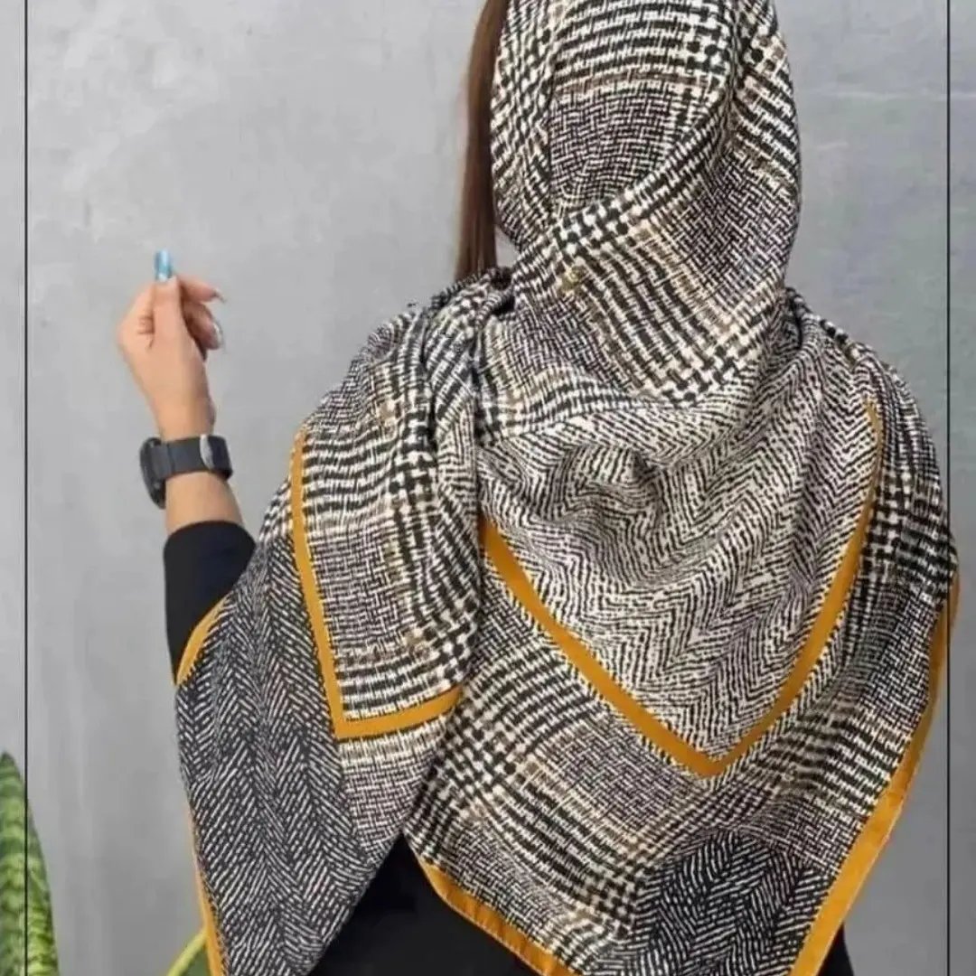 روسری نخی فاستونی اعلا منگوله دار.در دو رنگ اجری و خردلی.ایستایی عالی روی سر و کیفیت پارچه طبق عکس.ی کار مناسب ست کردن