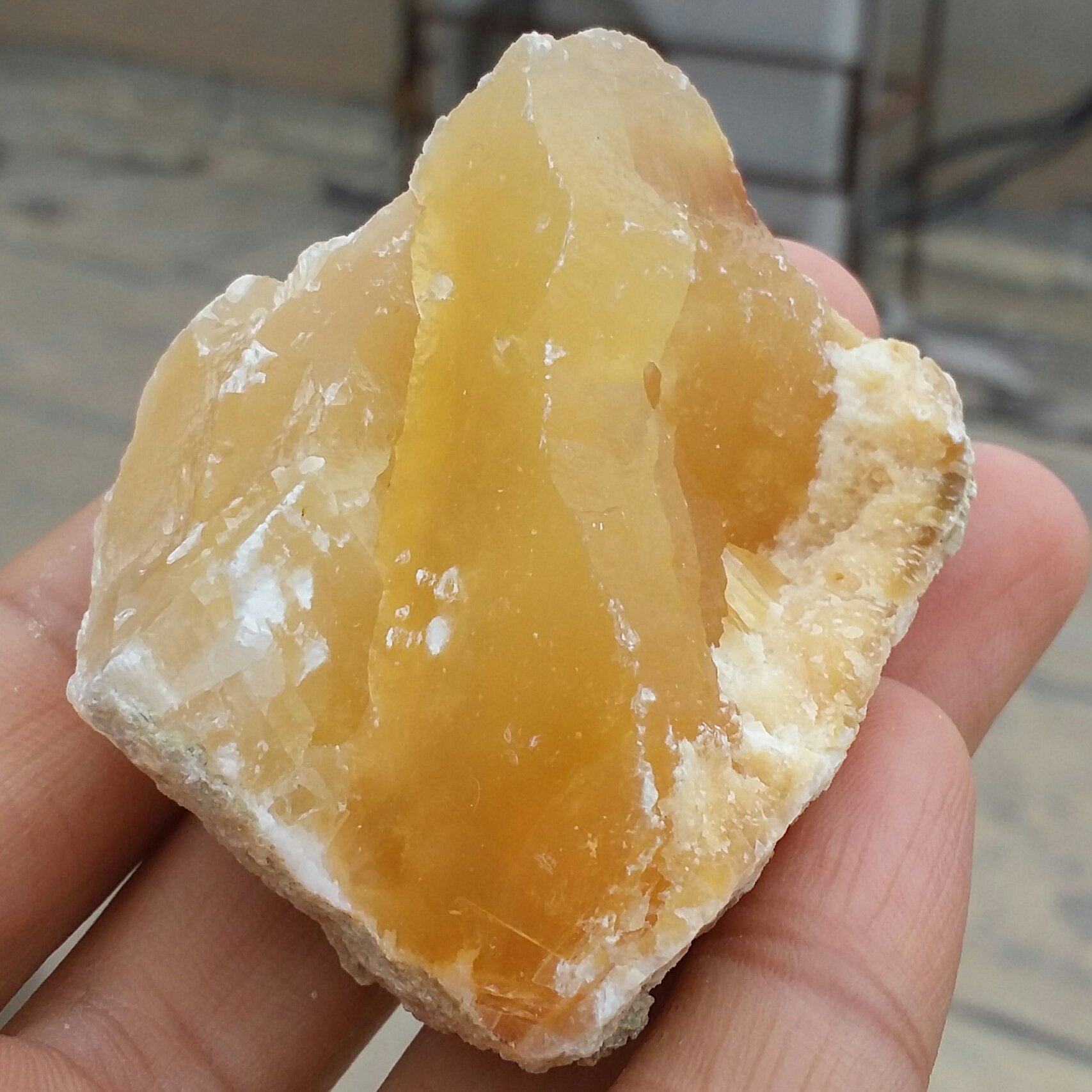 نمونه فوق کلکسیونی سنگ راف ژیپس پرتغالی عسلی کمیاب
 100 در 100 طبیعی شاااهکار خلقت
کد 9920