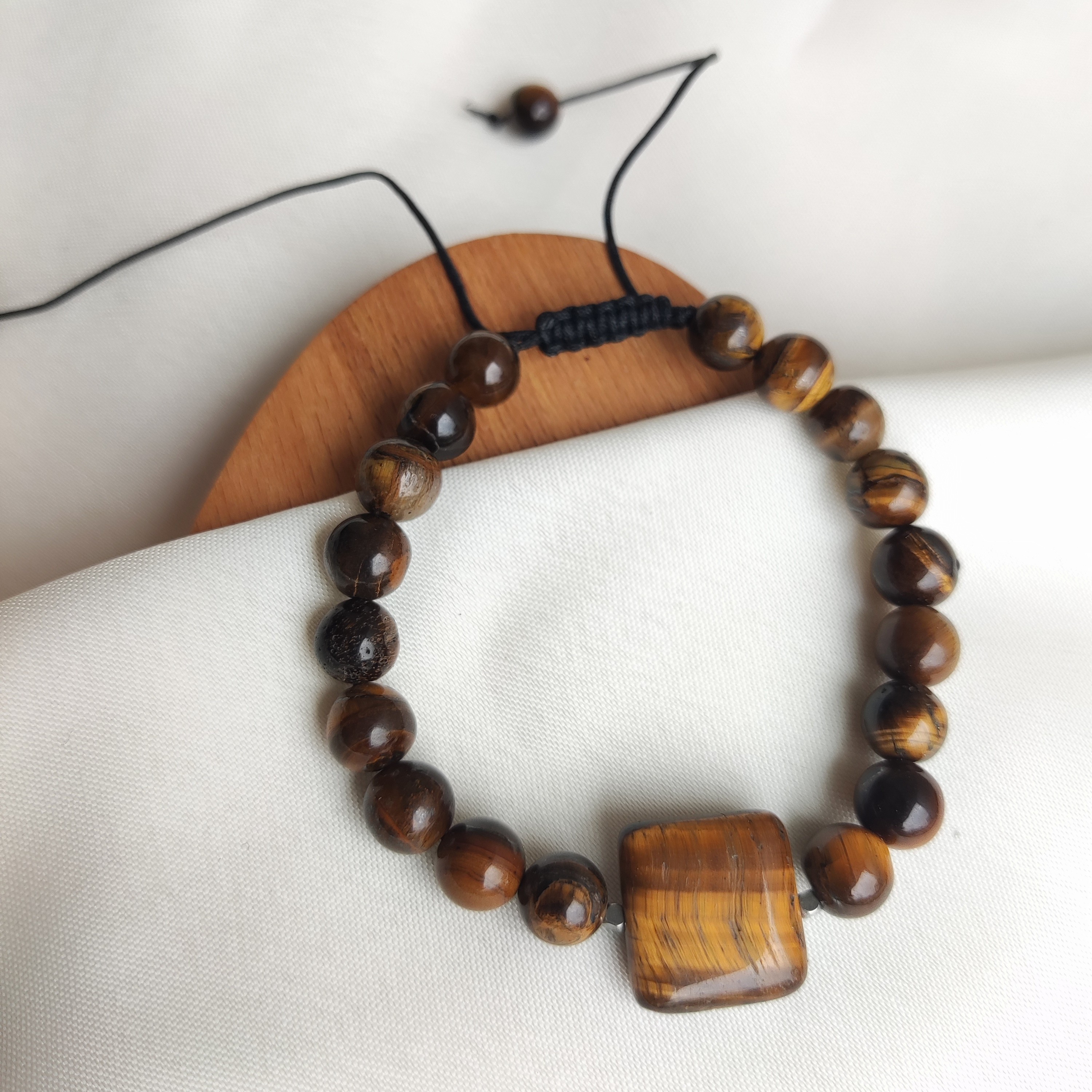 دستبند چشم ببر  مربعی 