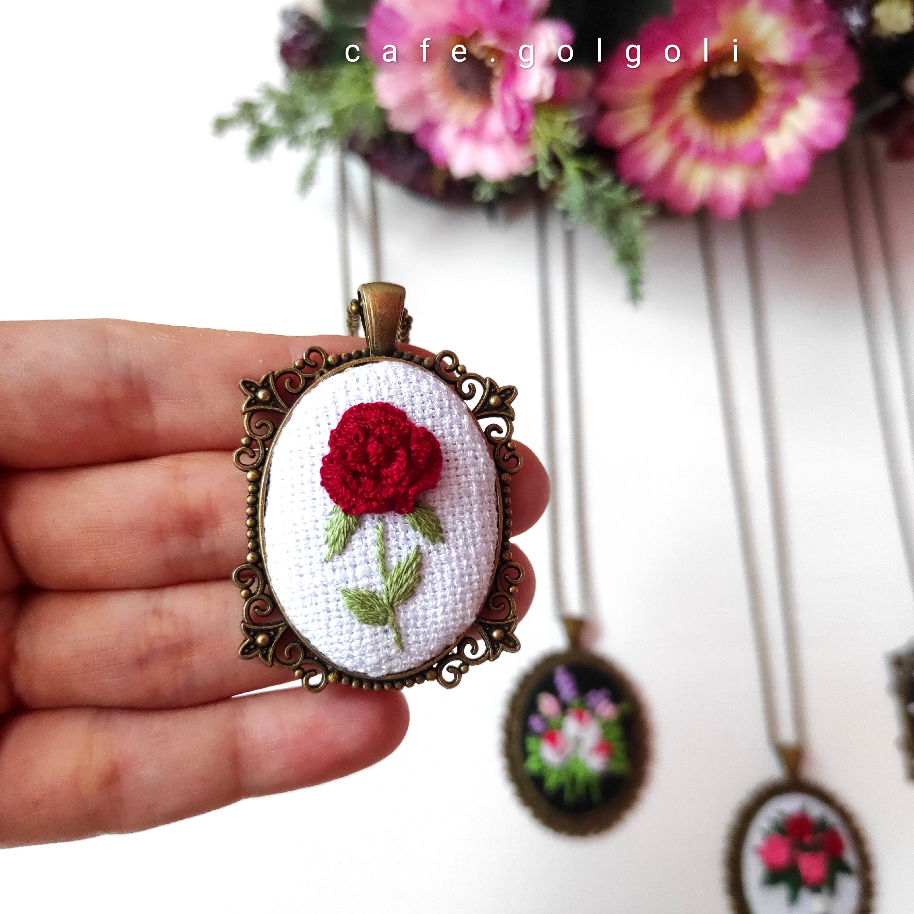 گردنبند گلدوزی تک رز