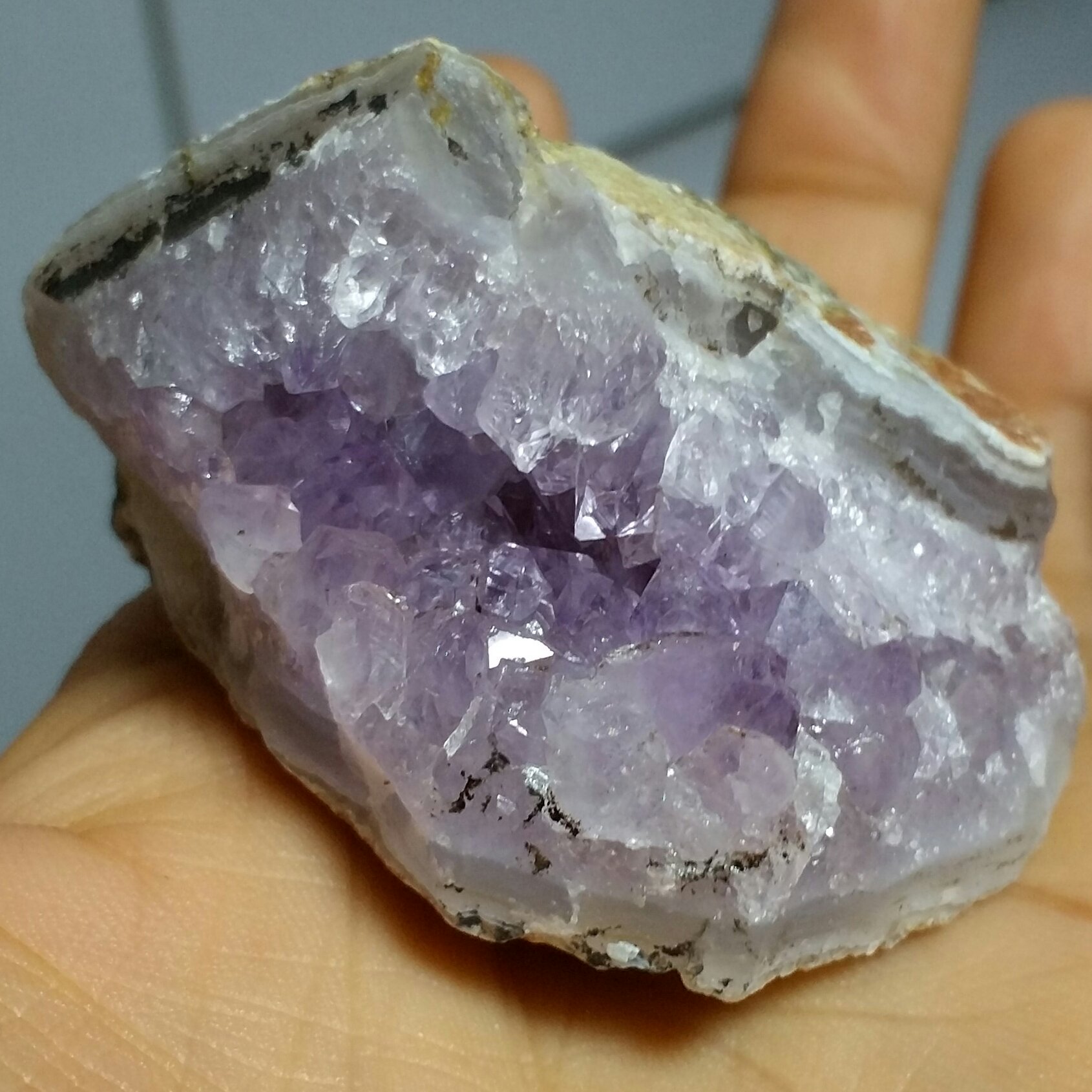 سنگ راف آمیتیس بسیار پر رنگ بسیار زیبا دیدنی کاملا طبیعی شاهکار خلقت خااااص
نمونه ای فوق کلکسیونی
کد8390