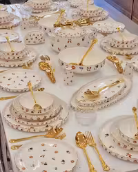 سرویس بسیار زیبا و لوکس غذاخوری دوازده نفره 60 پارچه برند Roy King محصول ترکیه