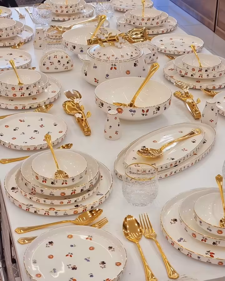 سرویس بسیار زیبا و لوکس غذاخوری دوازده نفره 60 پارچه برند Roy King محصول ترکیه