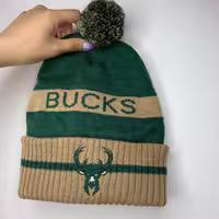 کلاه بافت پوم دار bucks