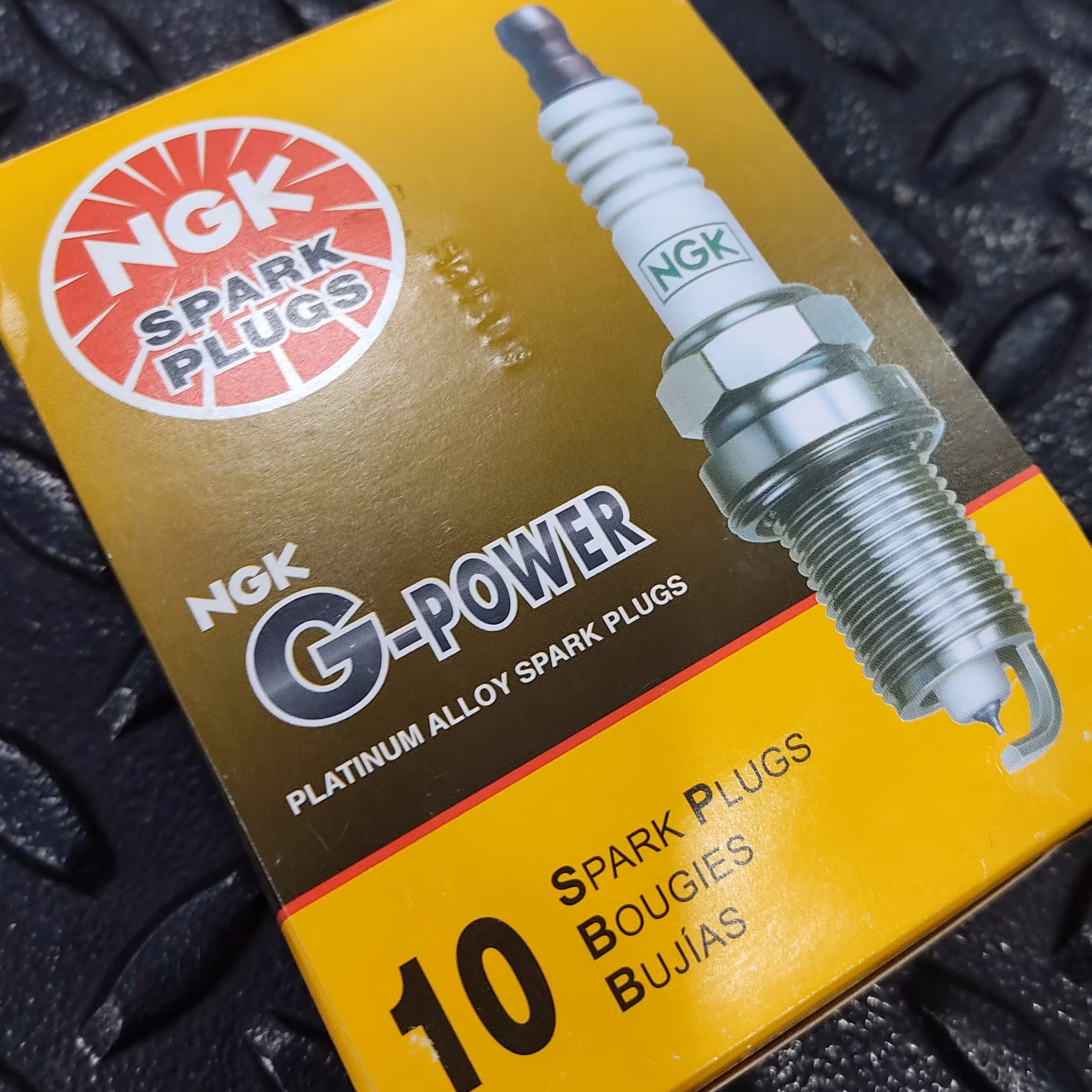 شمع سوزنی مخصوص موتور سیکلت NGK ان جی کی  ژاپن اصلی CR8EGP  بنلی پالس آپاچی NS RS باکسر  TVS قیمت هر عدد