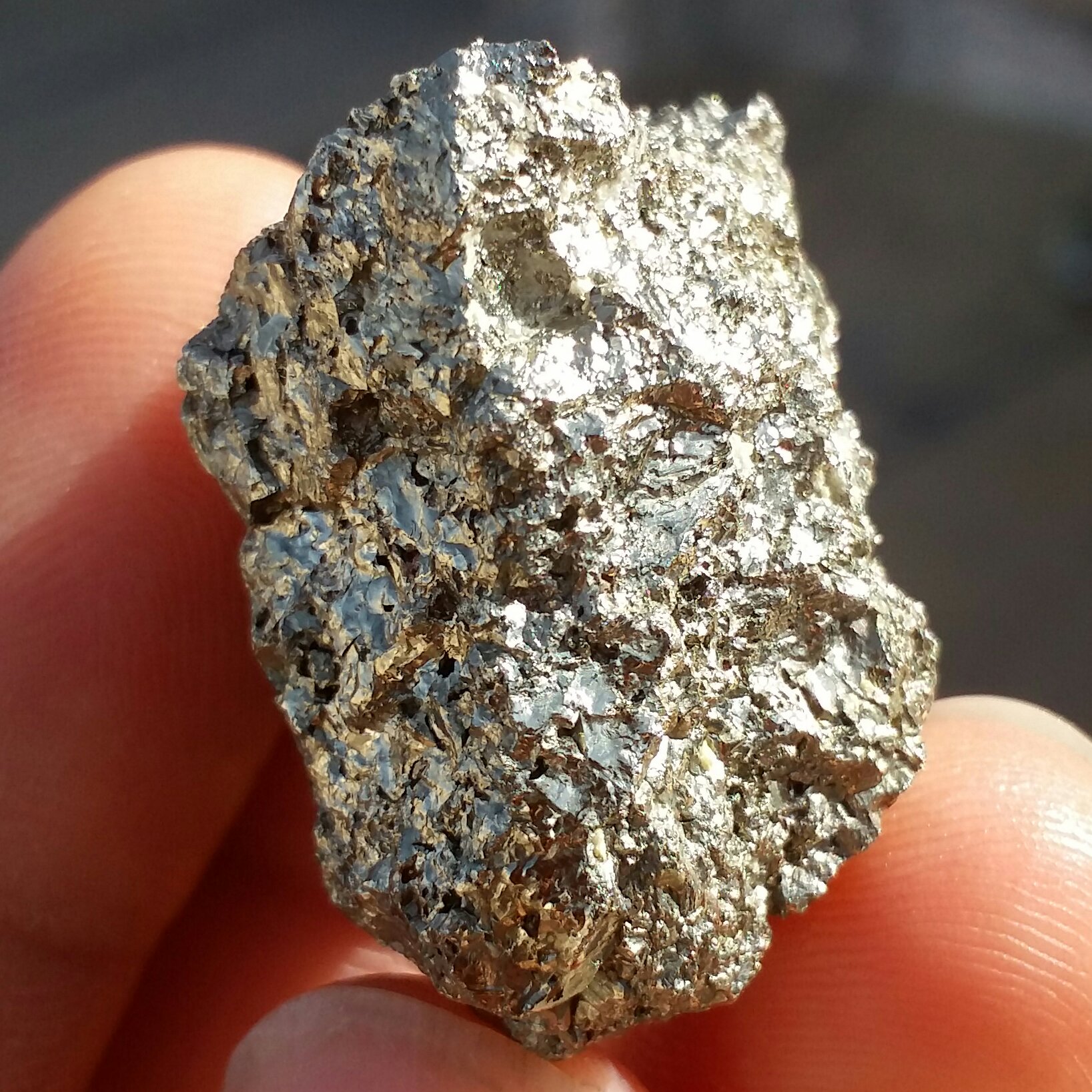 سنگ راف حبه شده پیریت طلایی ملقب به سنگ طلا 100 در 100 طبیعی شاهکار خلقت
بی نظییییییر
کد 8920