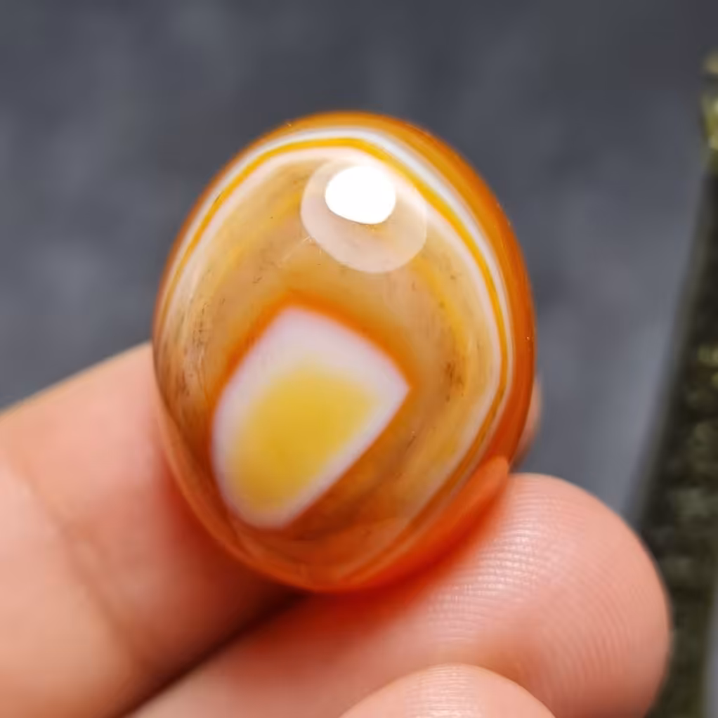  نگین درشت فوق العاده زیبای سنگ عقیق سه پوست سلیمانی خاص اصل خراسانی
کد 27532