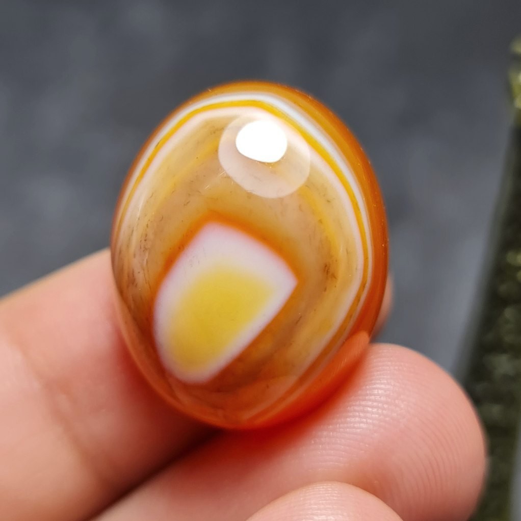  نگین درشت فوق العاده زیبای سنگ عقیق سه پوست سلیمانی خاص اصل خراسانی
کد 27532