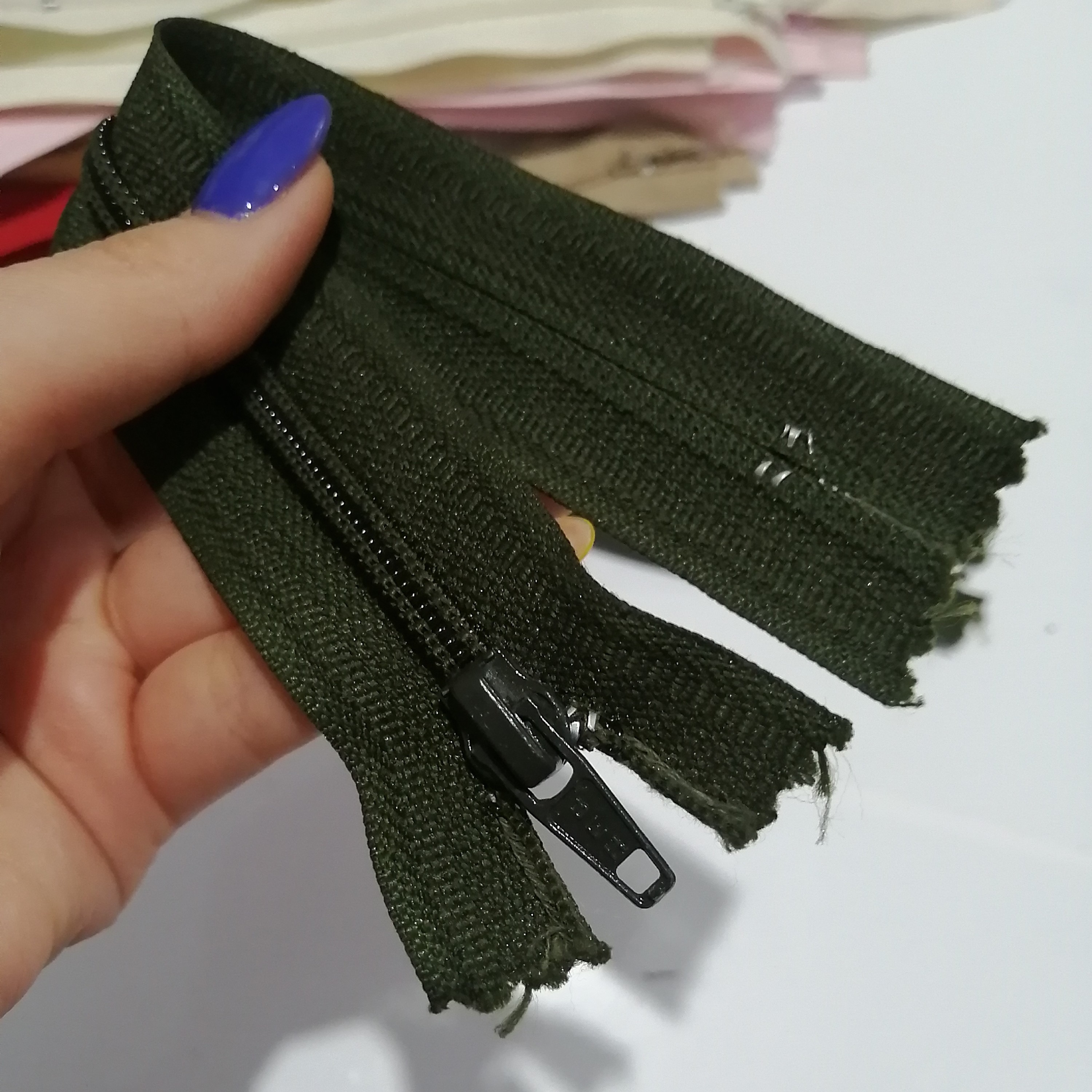 زیپ 20 سانتی یشکی ساده 