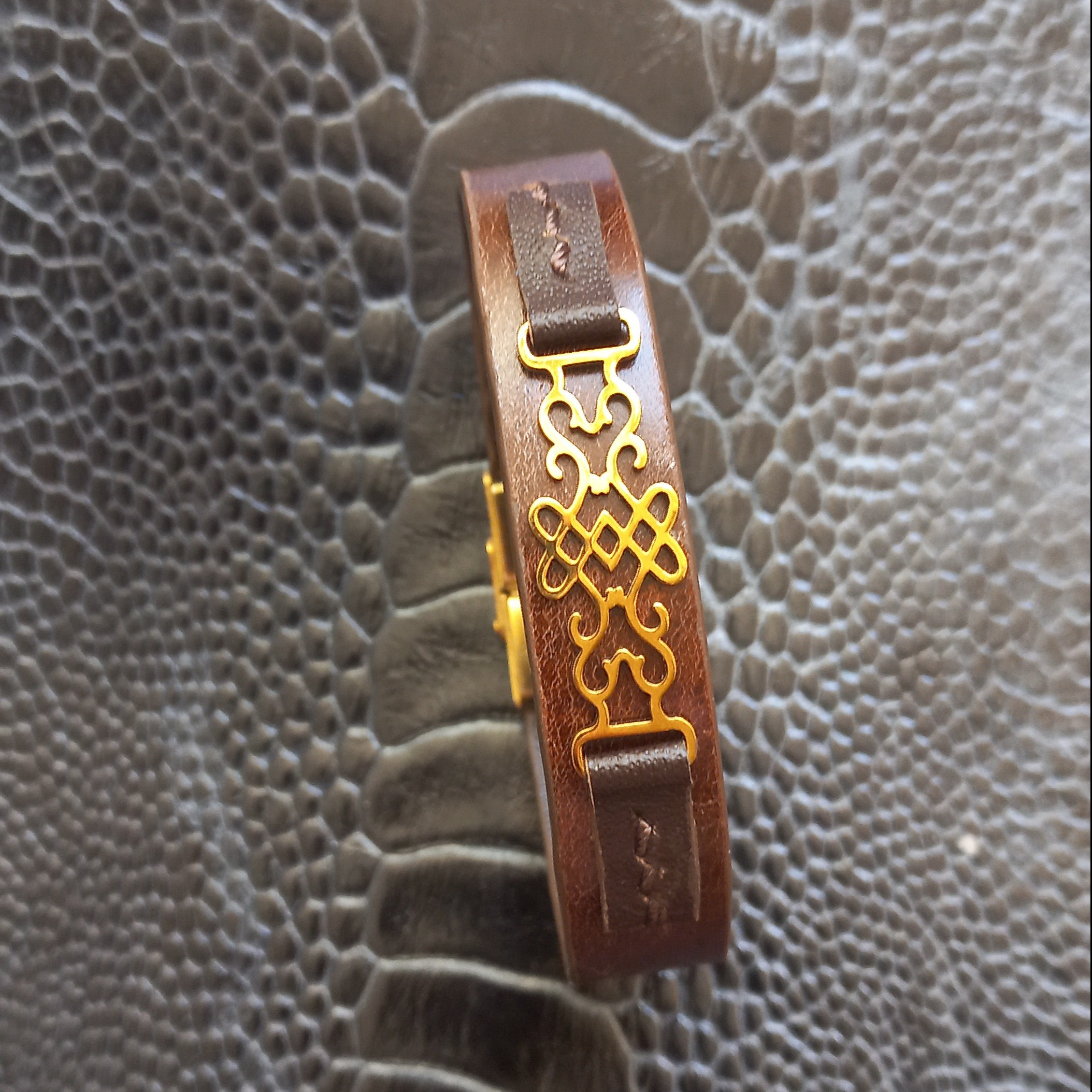 دستبند چرم طبیعی گاوی دولایه 