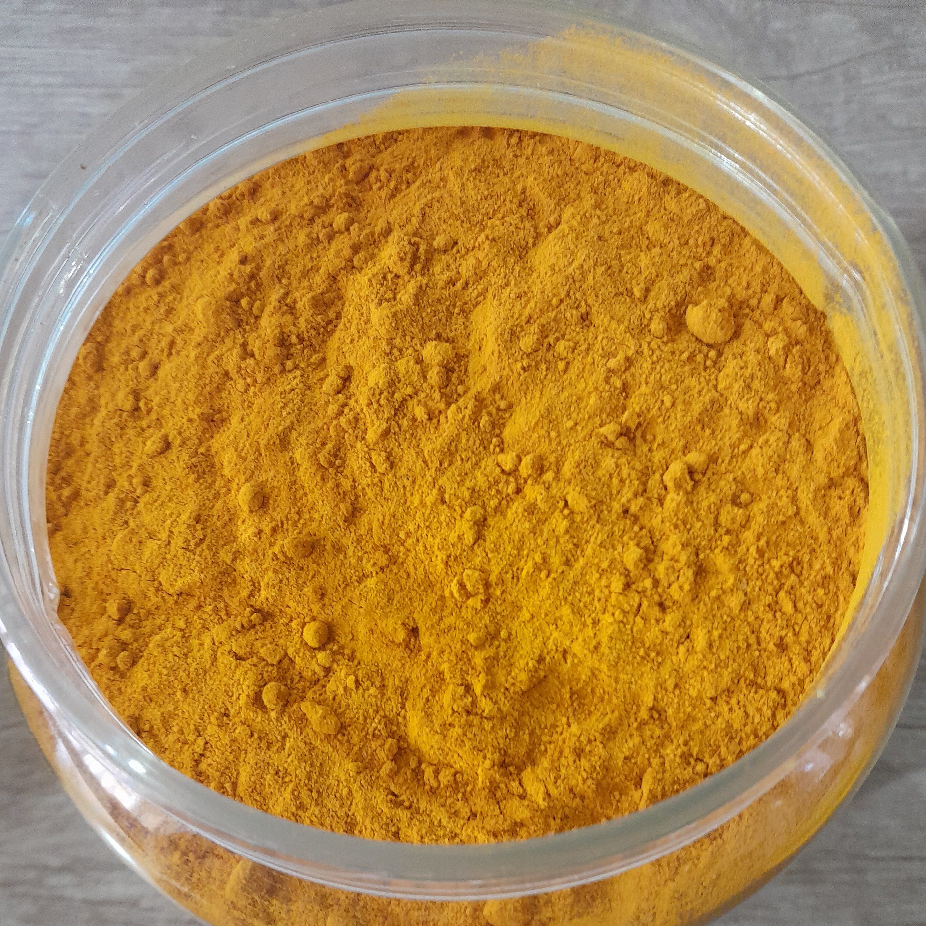 فلفل سیاه وزردچوبه 