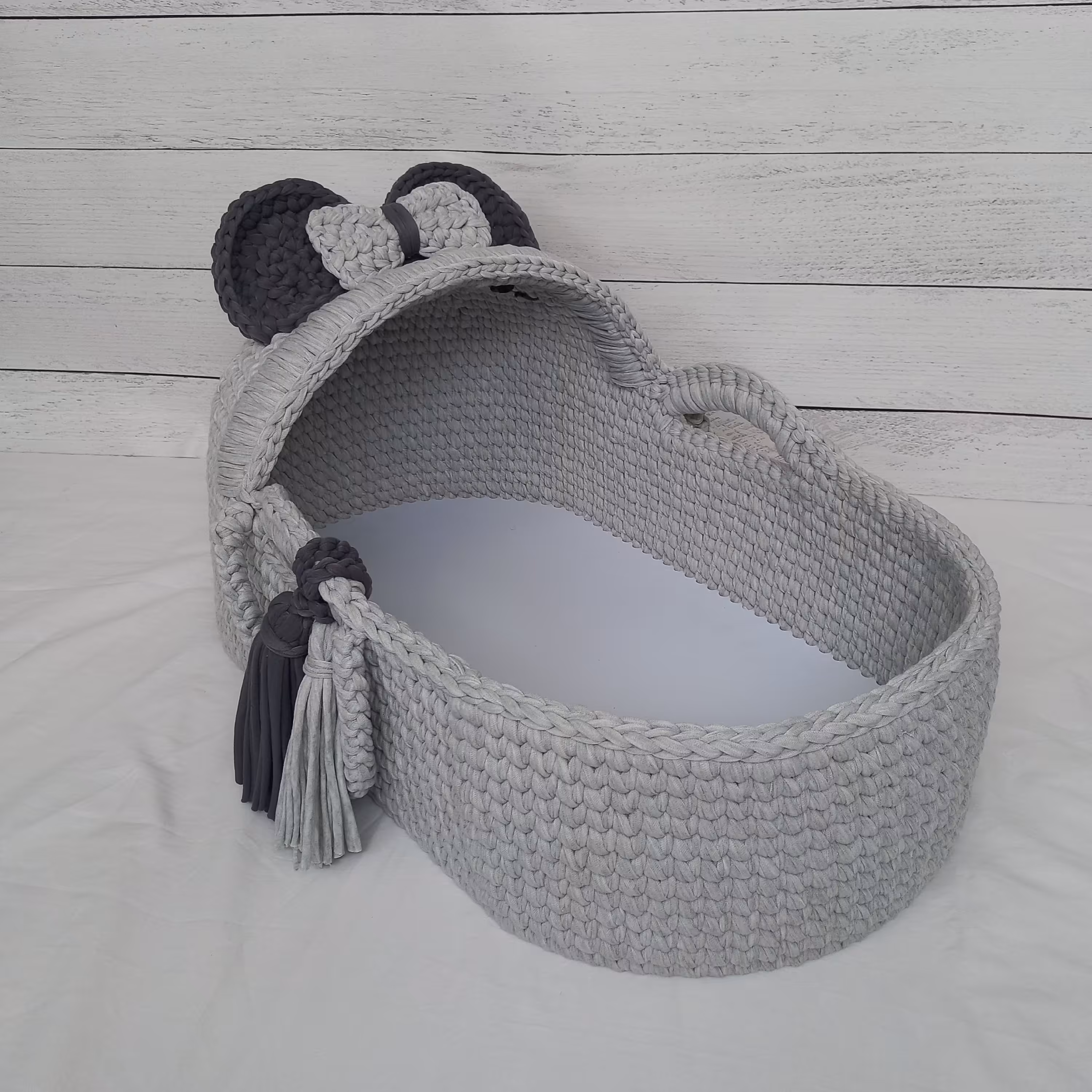 کریر دستبافت تریکویی مخصوص نوزاد بافته شده با تریکو بوبینی پس کرایه