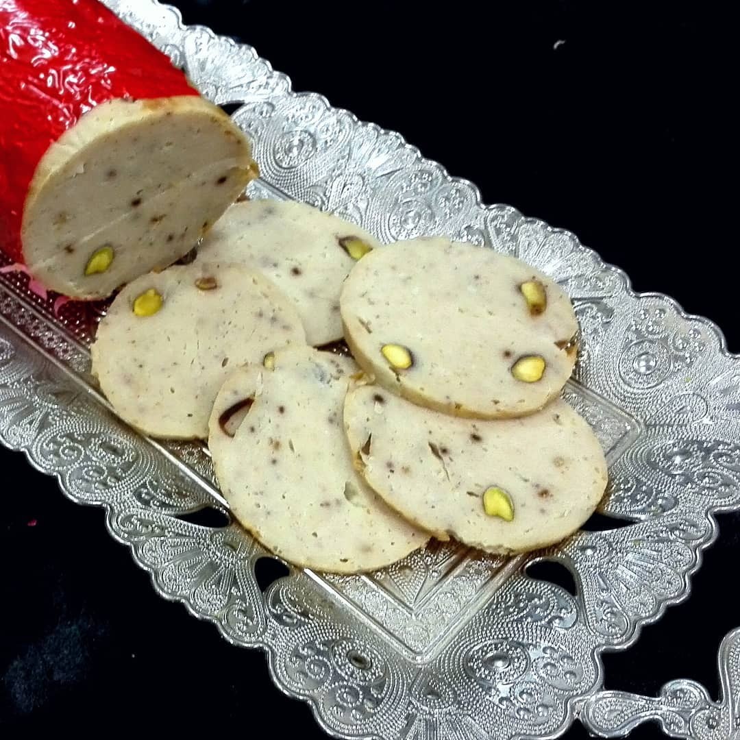 کالباس مرغ خانگی (1000 گرم) آشپزی و شیرینی پزی گلابتون