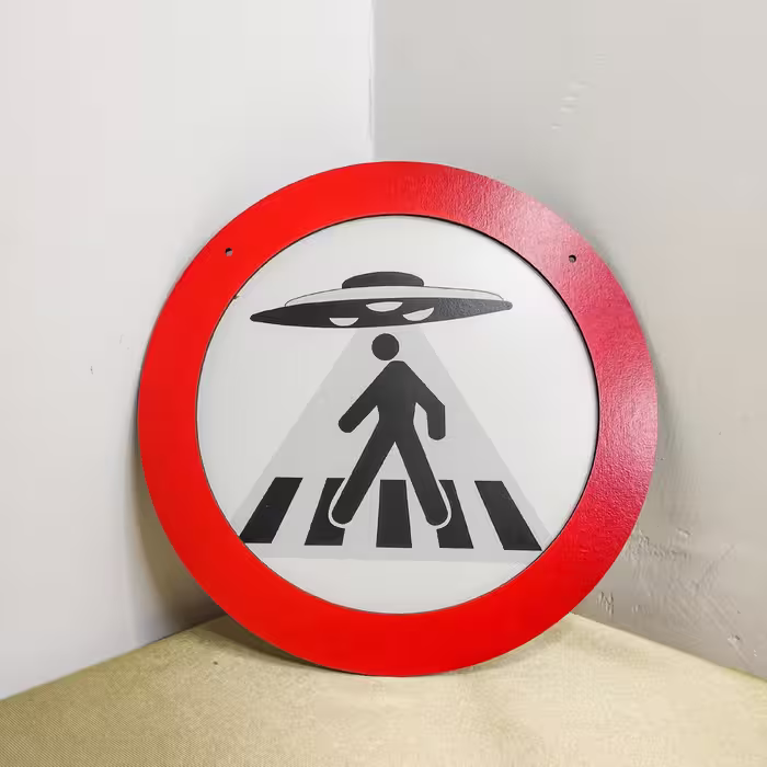 تابلو چوبی دایره ممنوع مدل مکان UFO