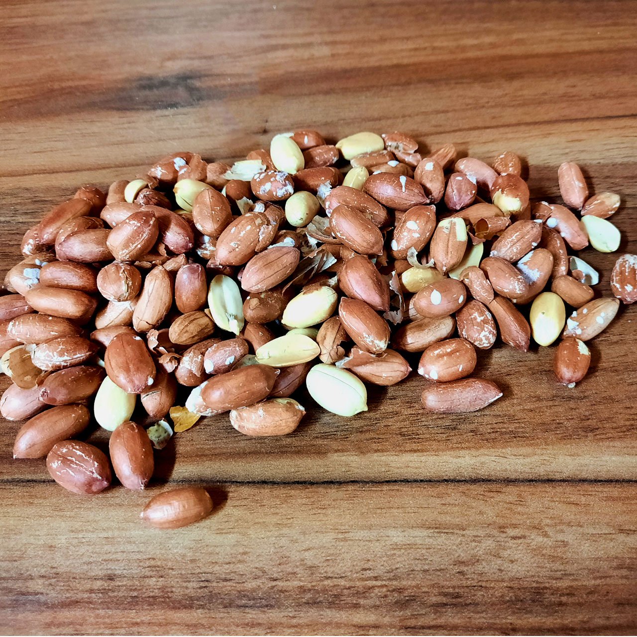 بادام زمینی آستانه تازه و خوش طعم(1 کیلو گرم)