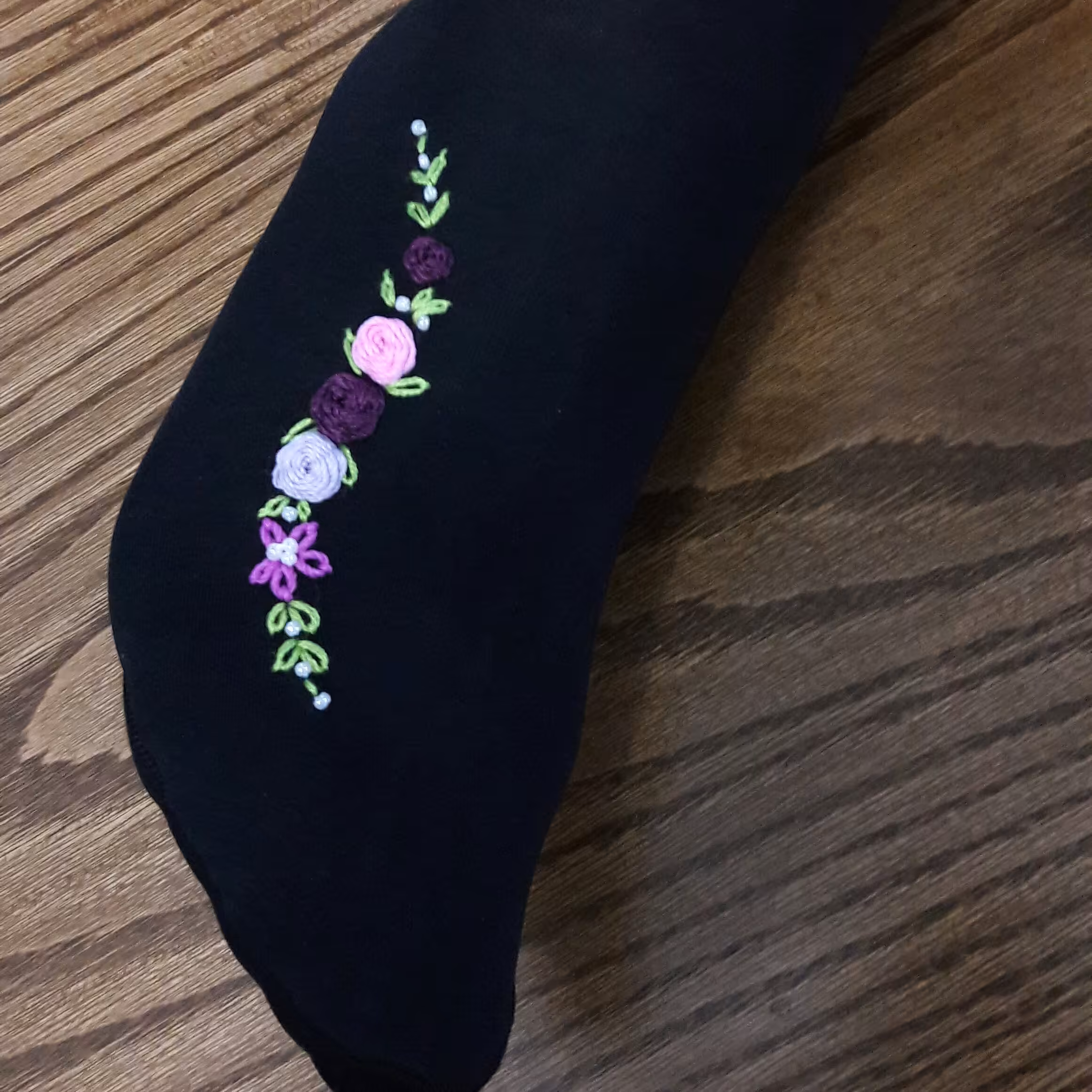 جوراب گلدوزی با دست طرح135