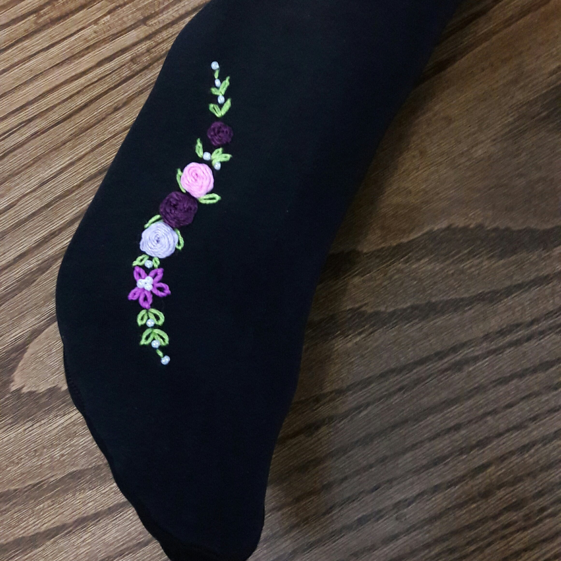 جوراب گلدوزی با دست طرح135