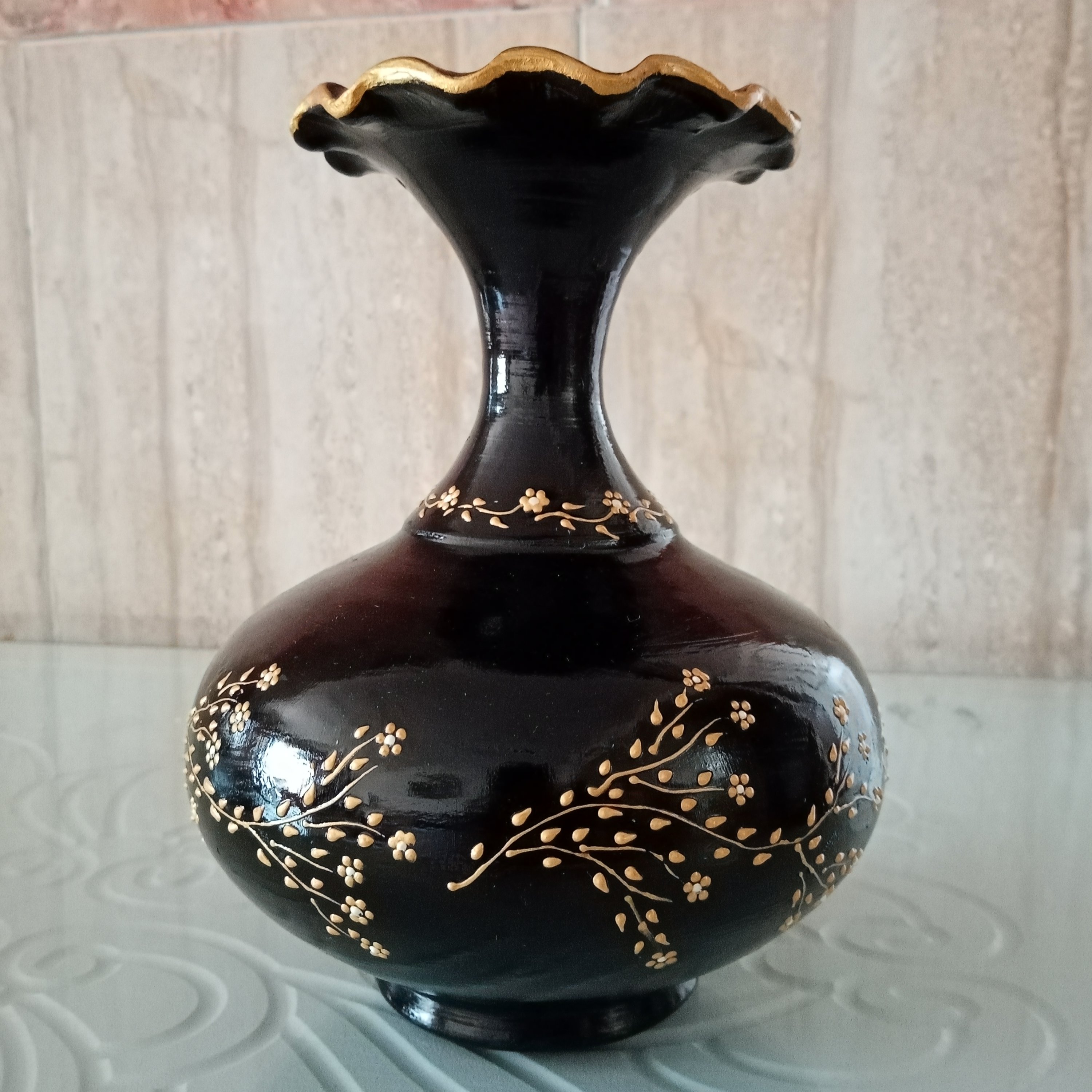 گلدان سفالی نقطه کوبی شده، رنگ مشکی ، بسیار زیبا، قابل شستشو