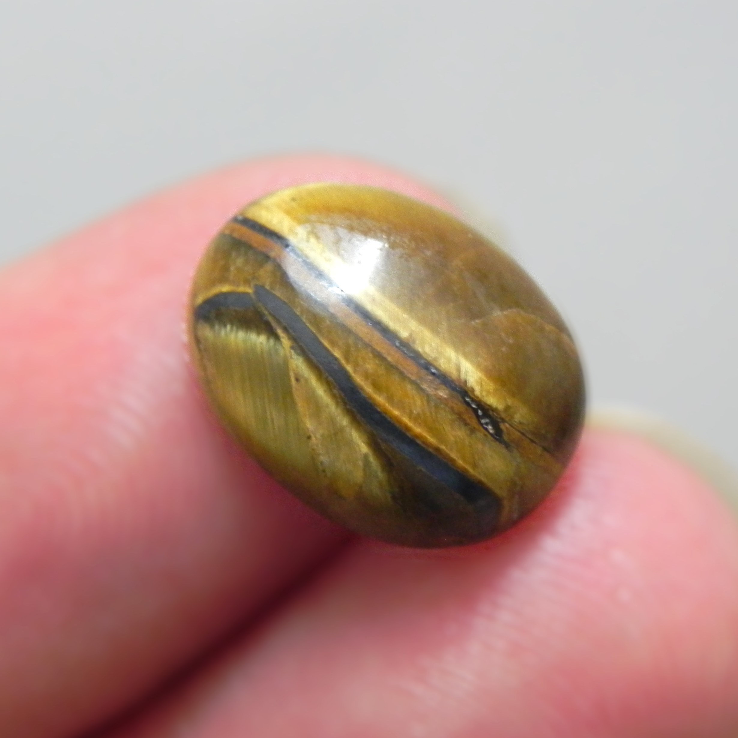 نگین چشم ببر  آفریقایی معدنی اصل 1.5در1.2سانت تراش دست مناسب انگشتری