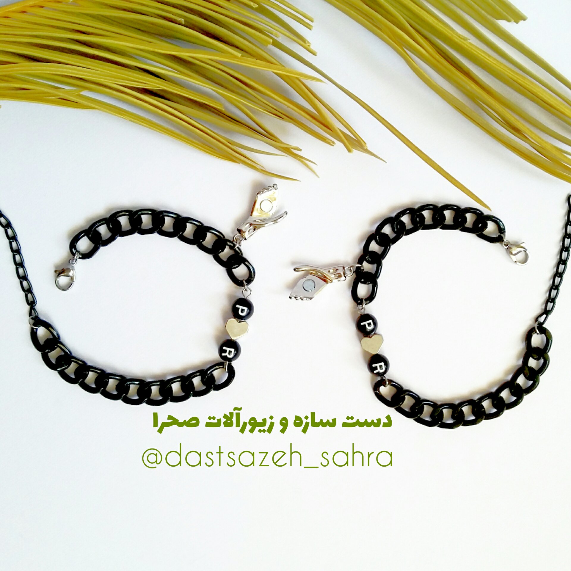 ست دستبند دوستی یا دستبند مگنتی دوتایی با مگنت طرح دست و مهره حروف اسم دلخواه