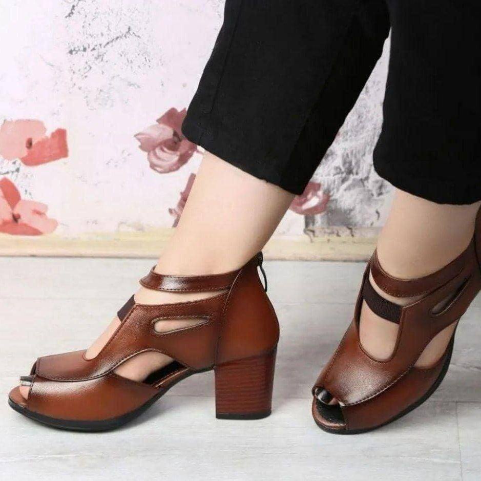 کفش تابستانی
کد 542
پاخوری زیبا
رویه چرم بیاله -واکس خور
پاشنه 6 سانت بتا
size37 ta 40
قالب استاندارد