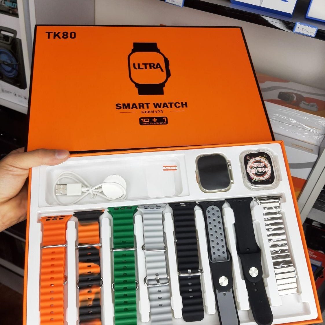 ساعت هوشمند TK80 دارای 8 بند وگلس و گارد ژله ای