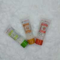 پرایمر میوه ای برند kaliya beauty  دارای بافت سبک 