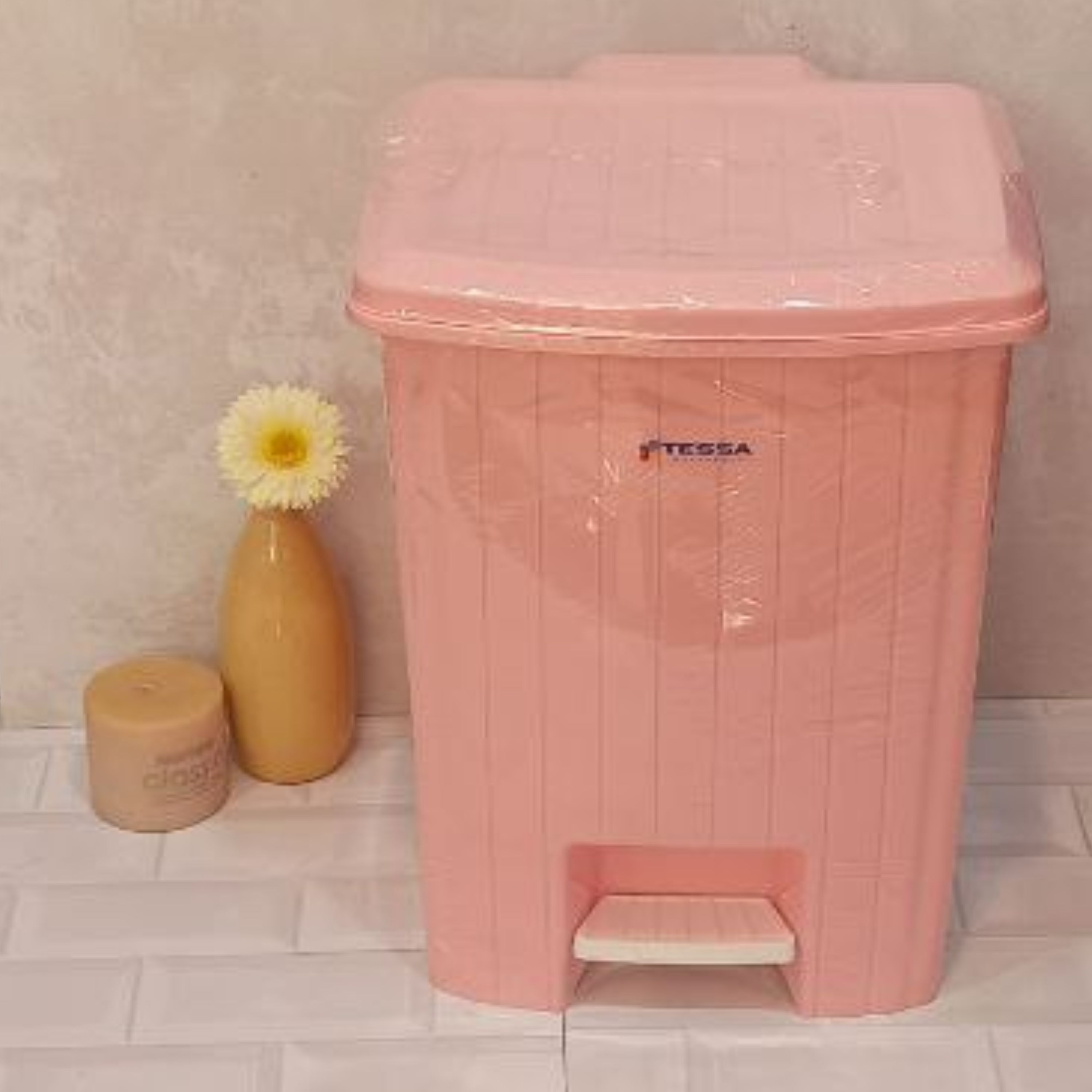 سطل زباله پدالی تسا سایز 3 مقاوم در برابر رطوبت و کیفیت بالا تهیه شده از مواد نو